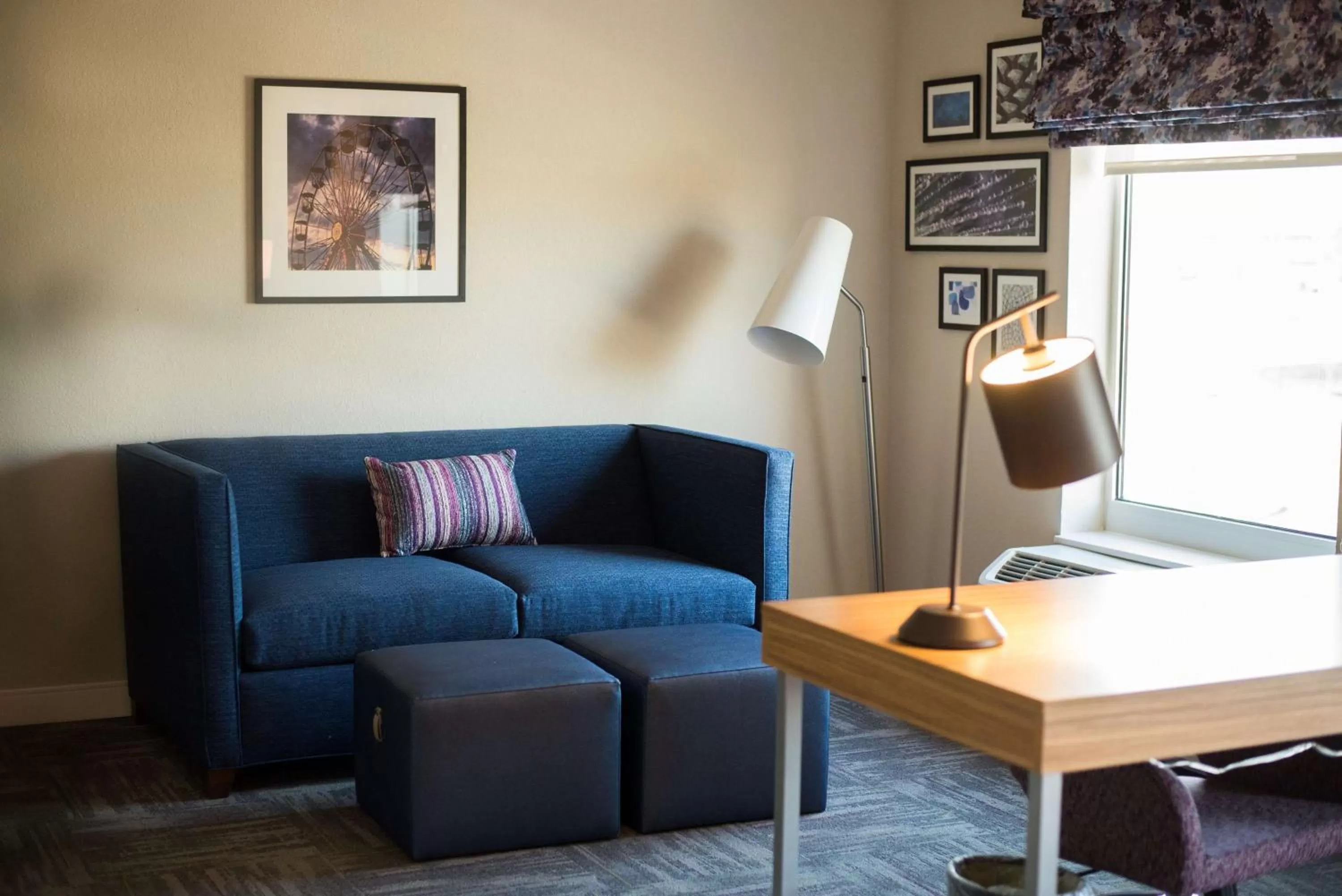 Bedroom in Hampton Inn & Suites Warrington Horsham