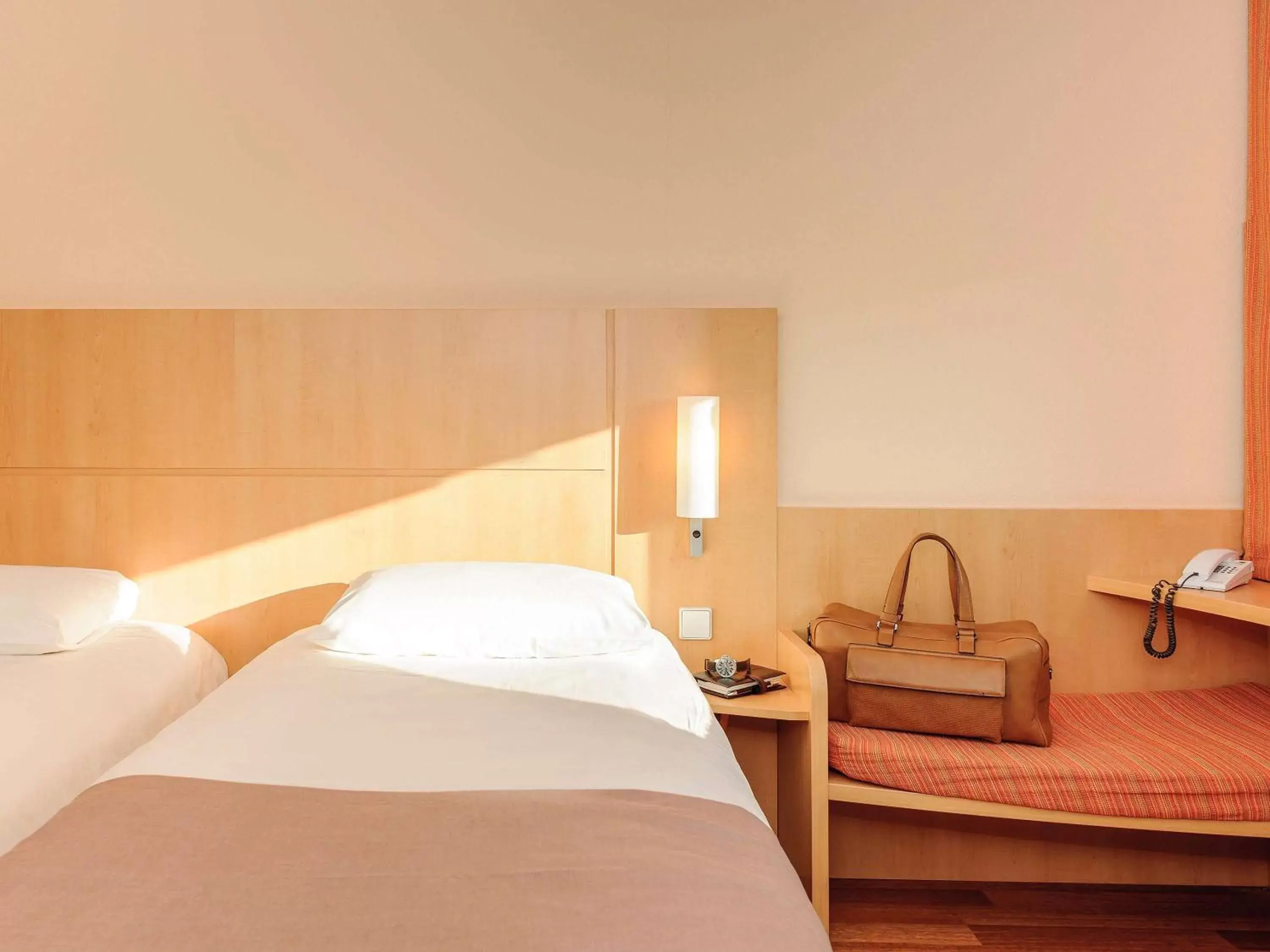 Photo of the whole room, Bed in ibis Stuttgart Airport Messe