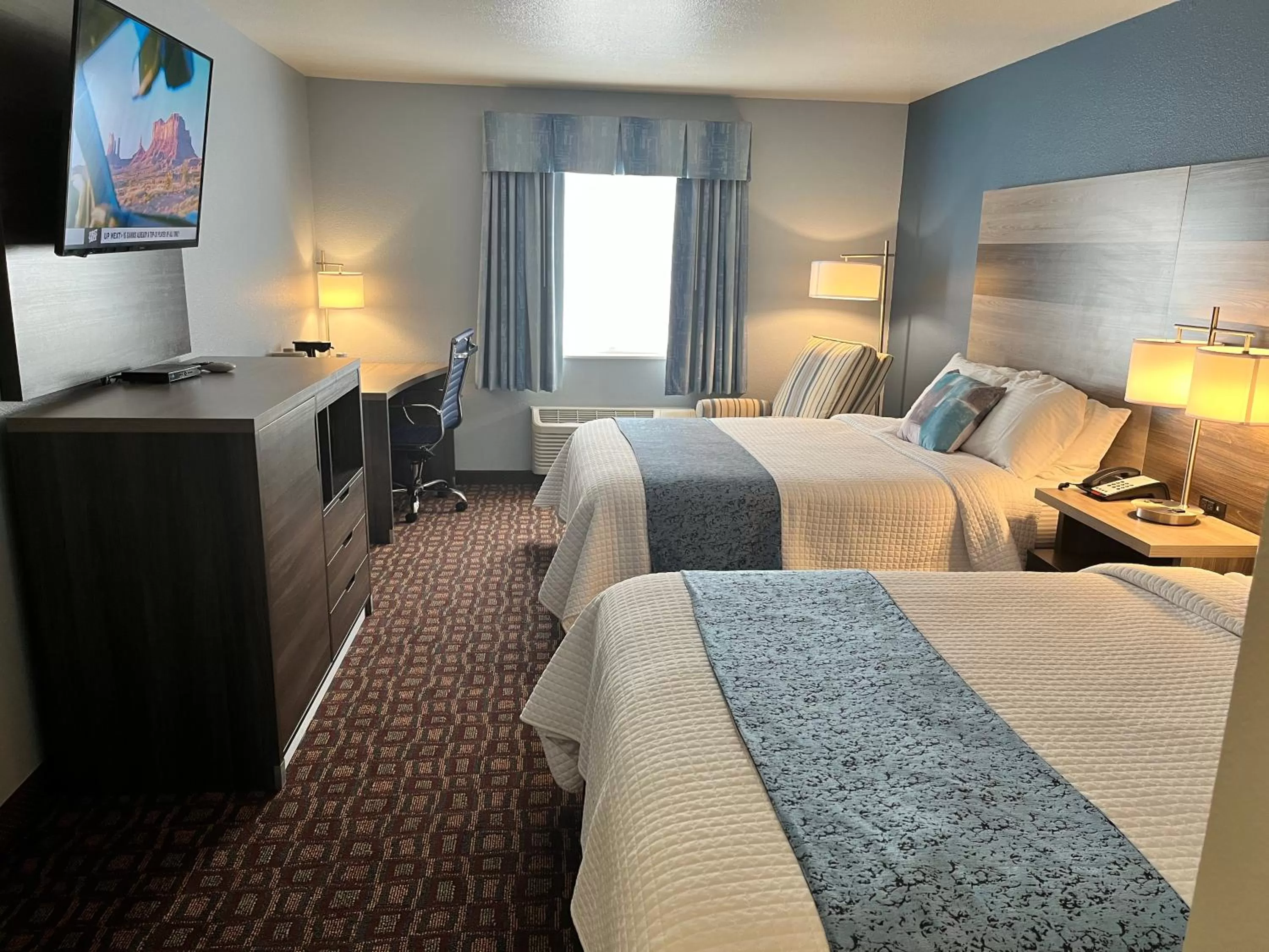 Guests, Bed in Garnett Hotel & RV Park