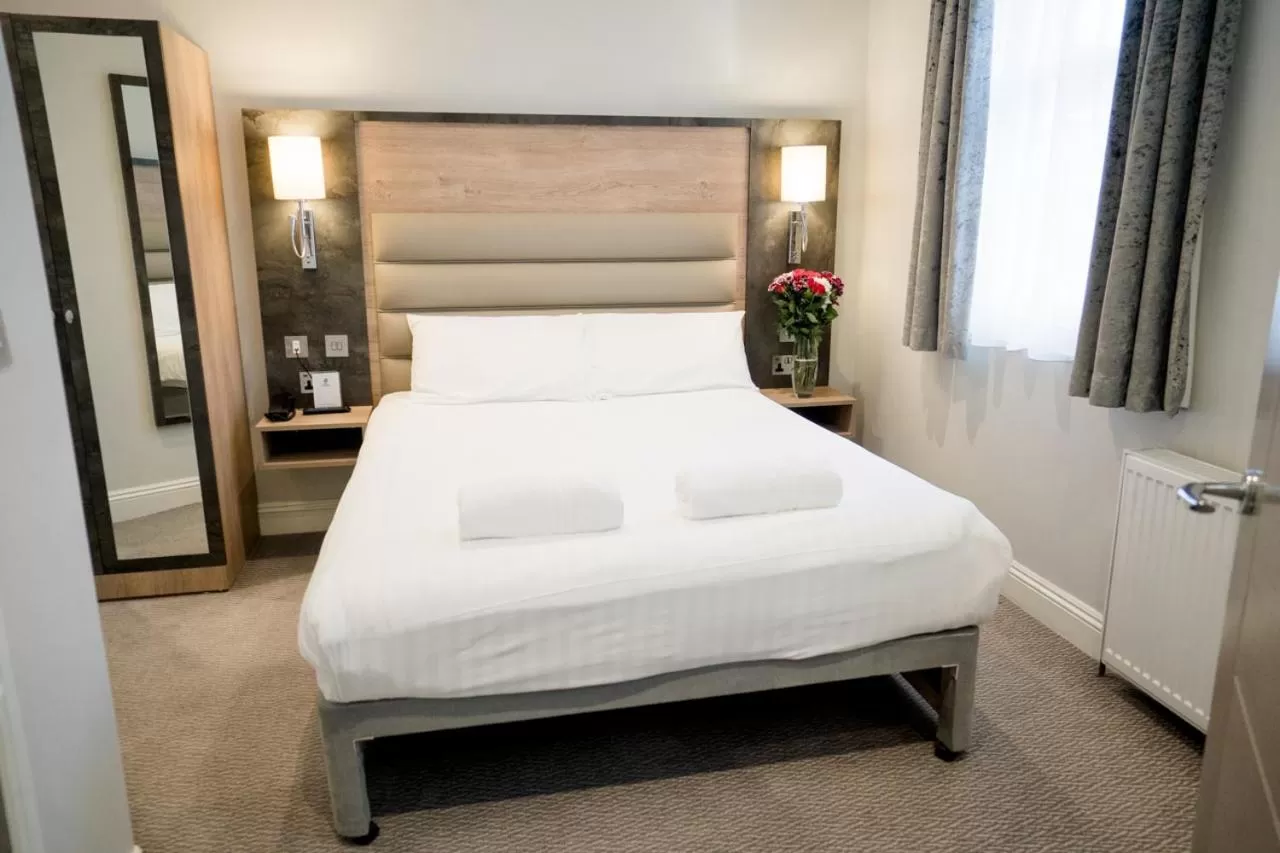 Bed in Best Western Buckingham Palace Rd
