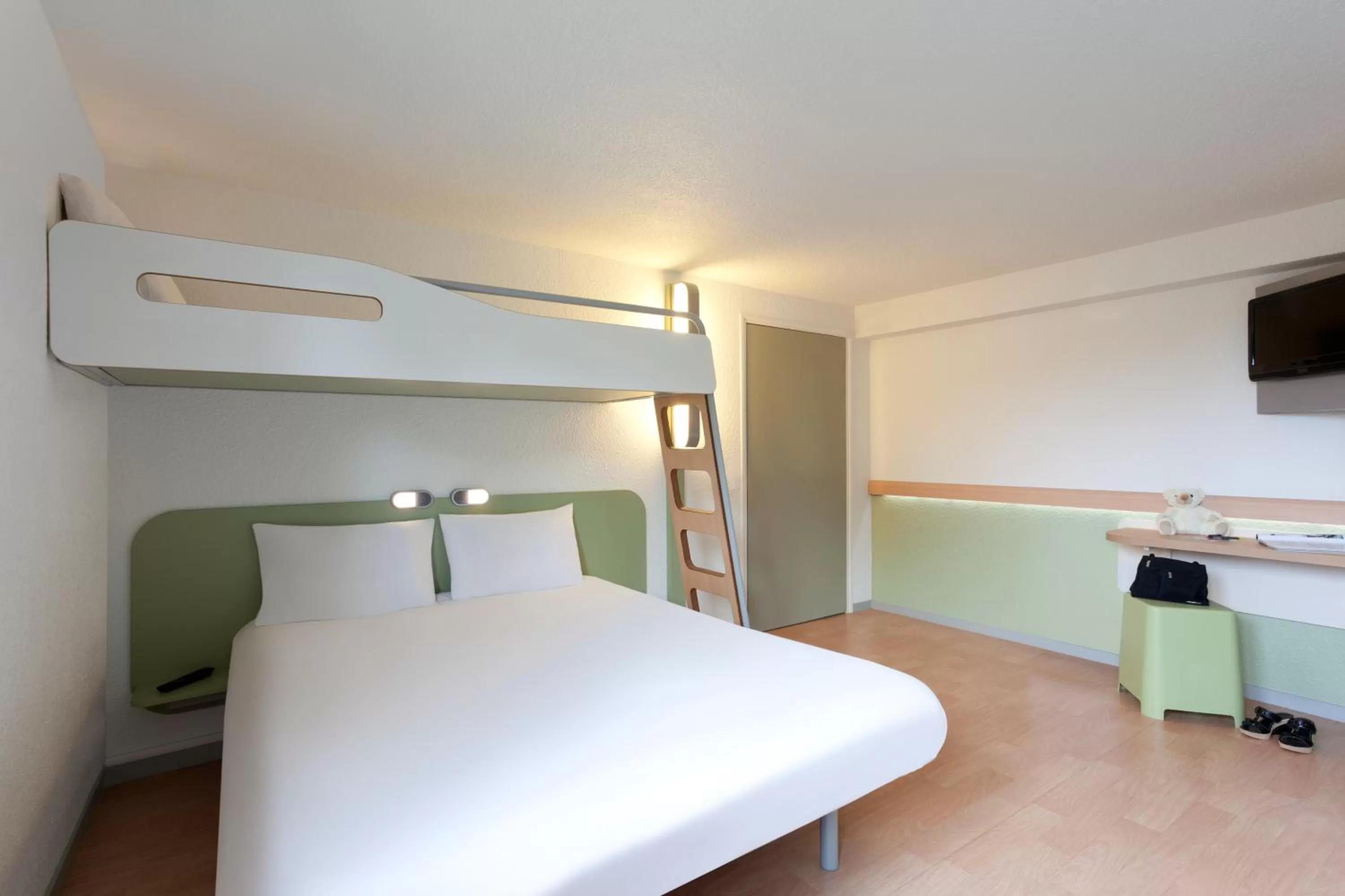 Bedroom, Bed in IBIS Budget Tarbes