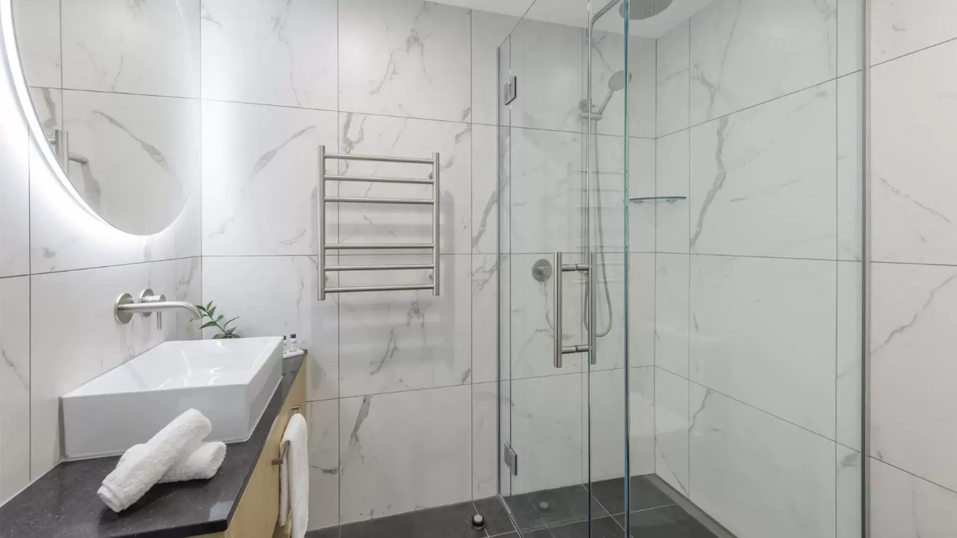 Bathroom in Oaks Queenstown Shores Resort Bathroom in Oaks Queenstown Shores Resort