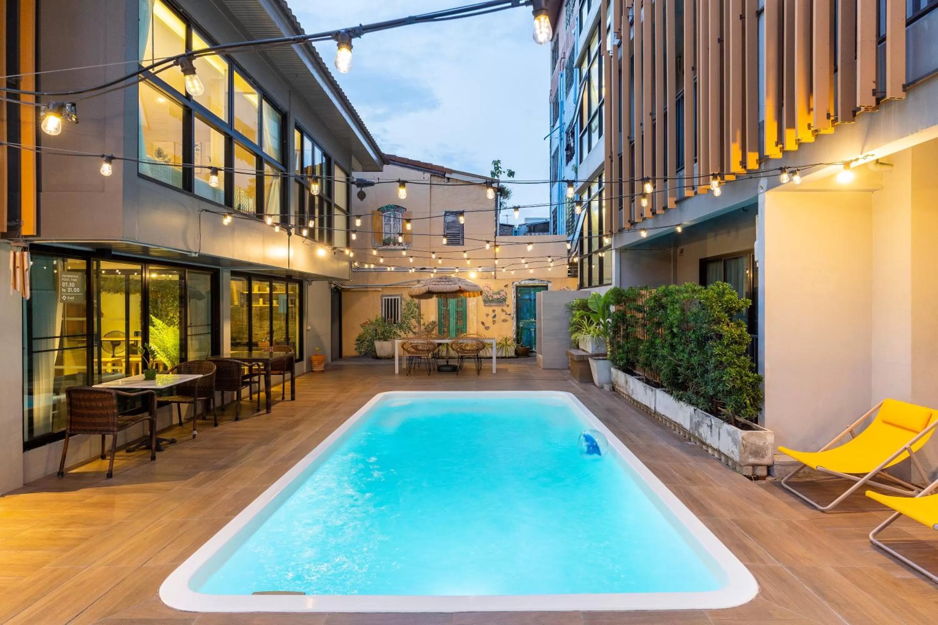 Swimming pool in Nest by Sangob