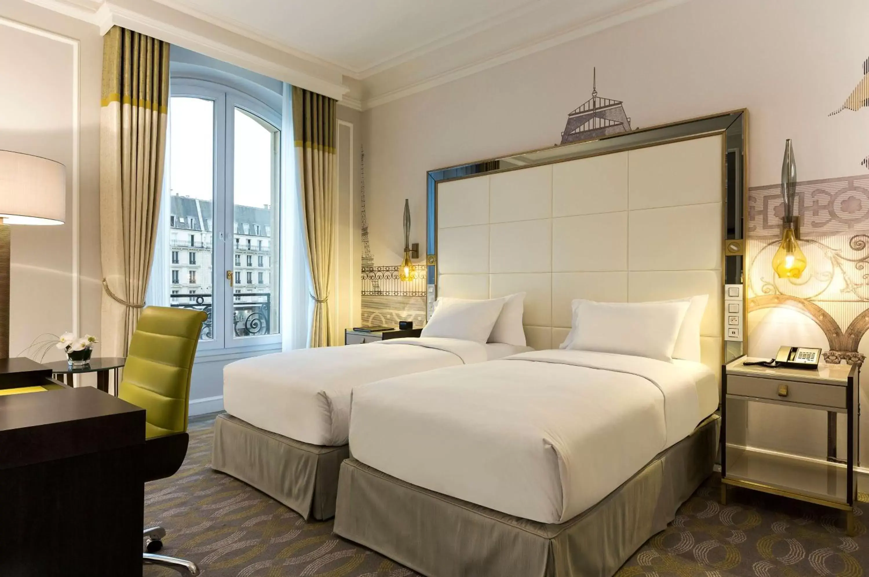 Bed in Hilton Paris Opera