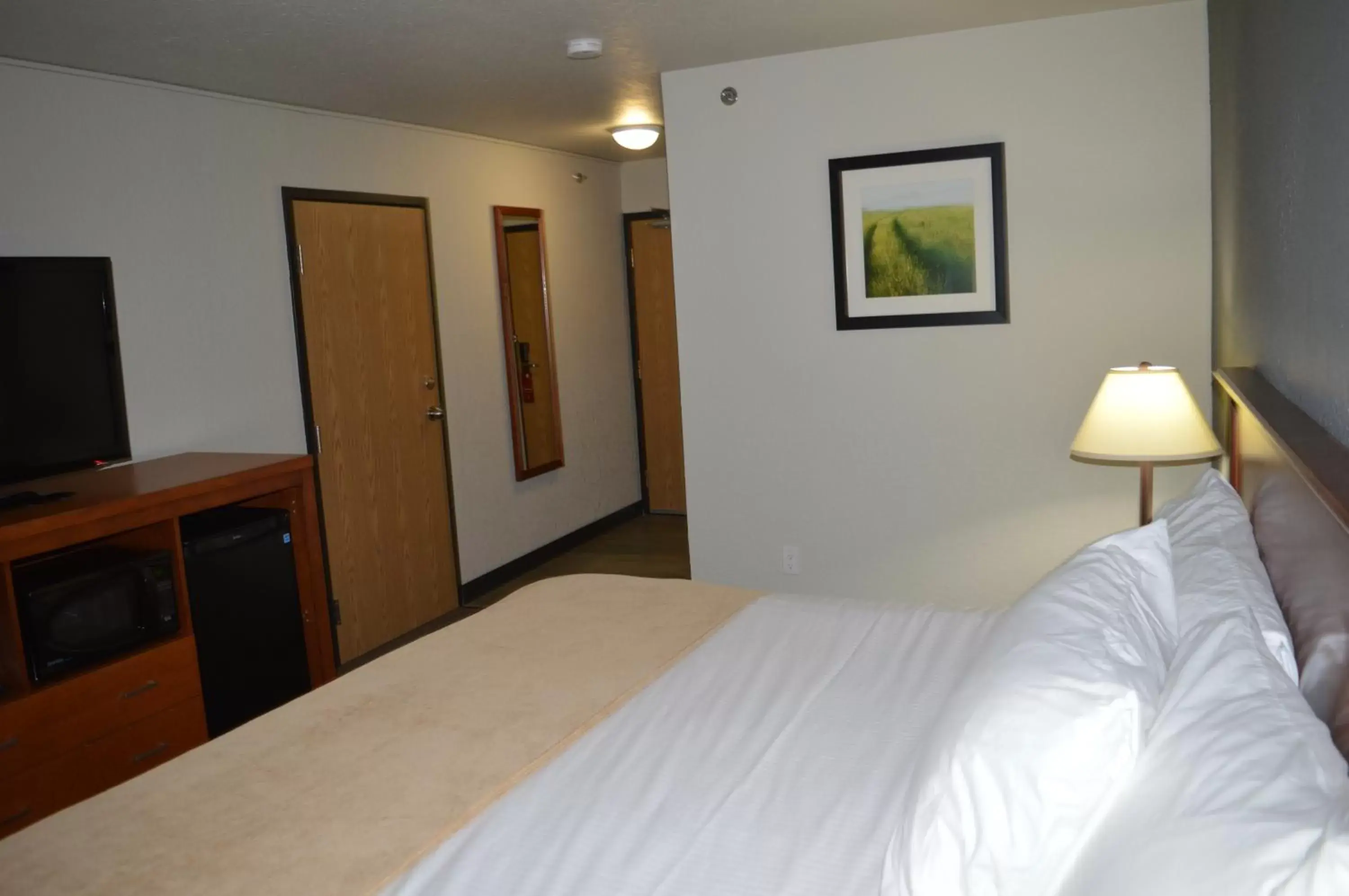 Bedroom, Bed in Super 8 by Wyndham Grande Prairie