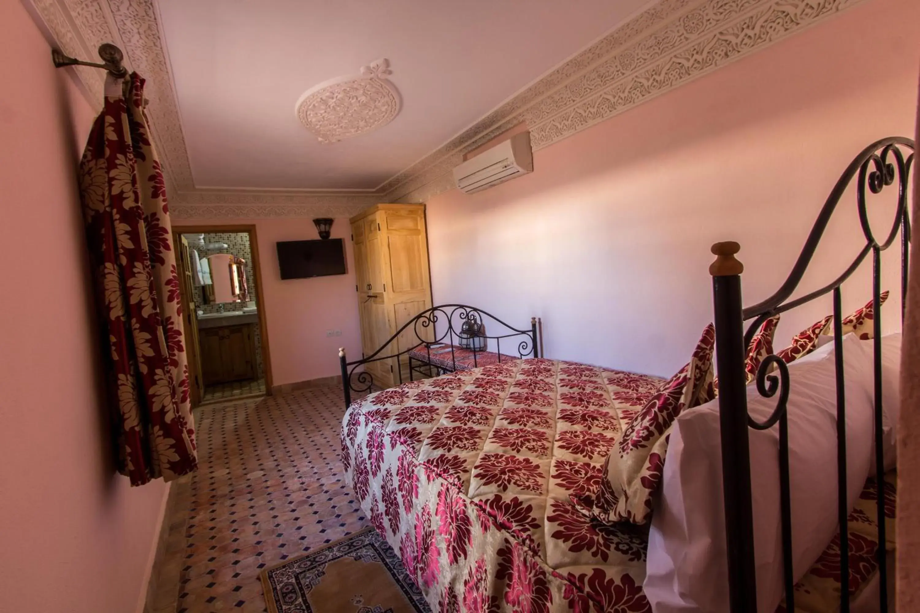 Bedroom, Dining Area in Riad Taryana