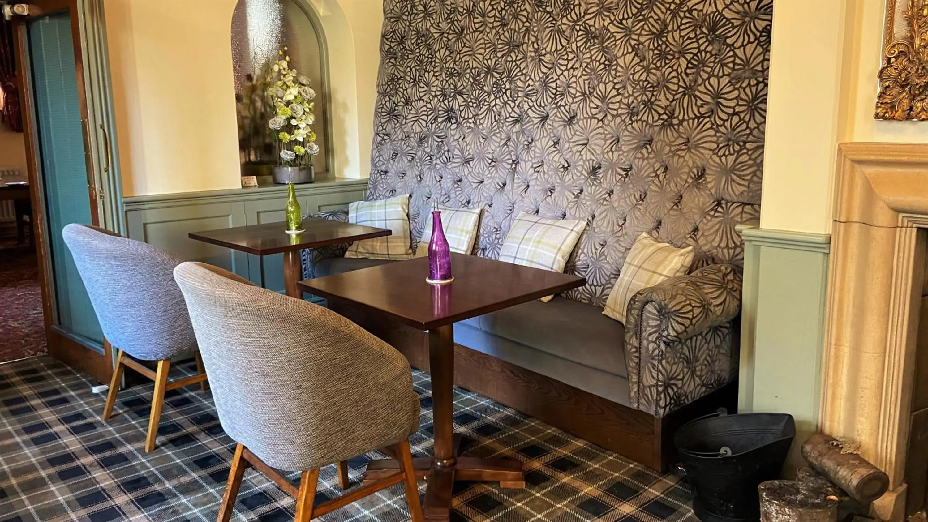 Lounge or bar, Seating Area in Hickman Hill Hotel