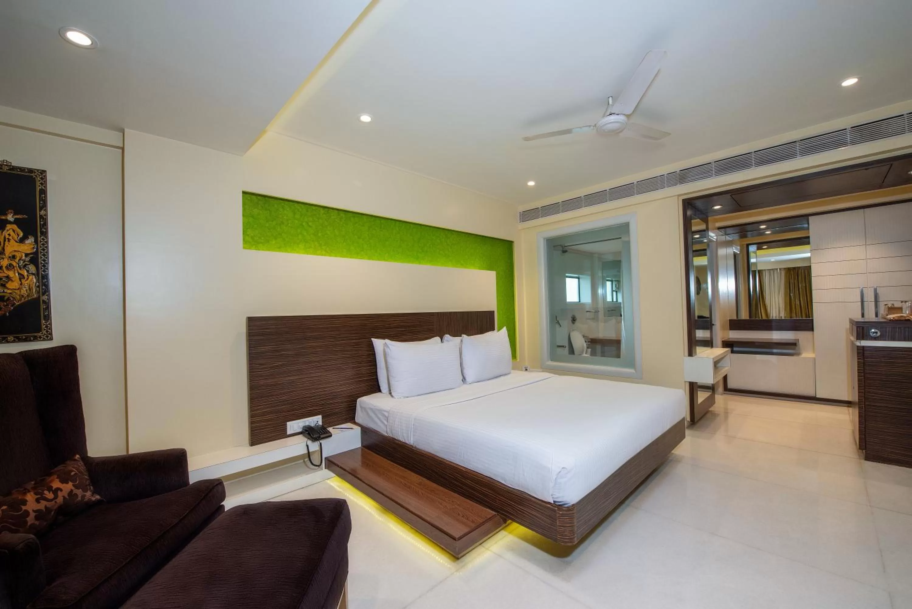 Photo of the whole room, Bed in Hotel Bawa Suites