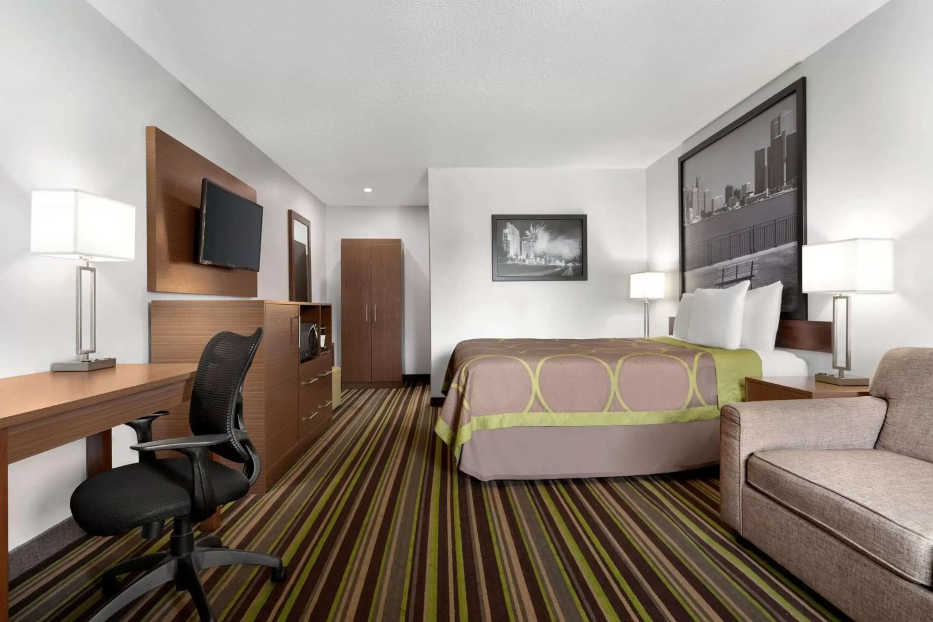 Photo of the whole room in Super 8 by Wyndham Windsor/Dougall Photo of the whole room in Super 8 by Wyndham Windsor/Dougall