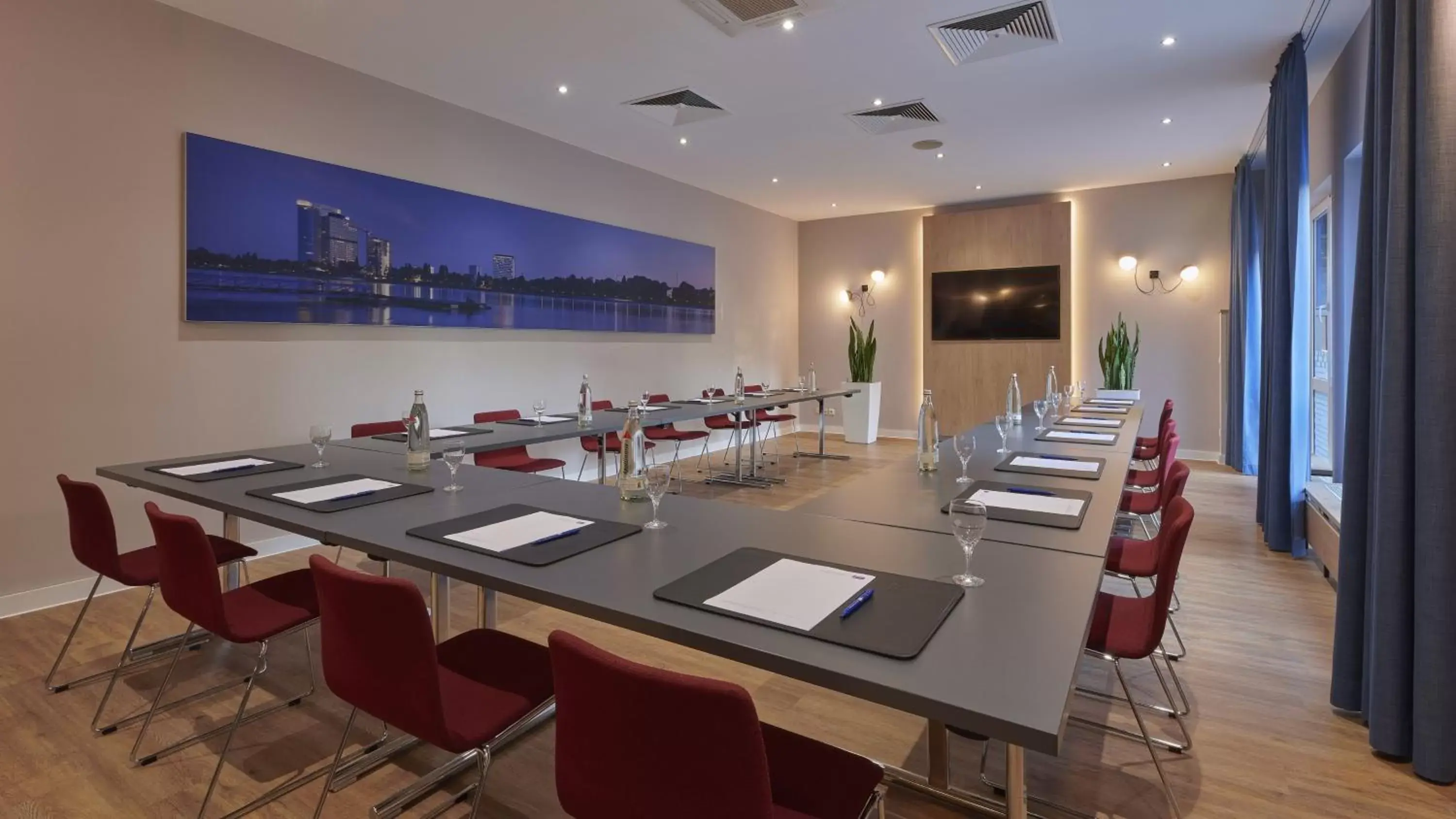 Meeting/conference room in Holiday Inn Express Cologne Troisdorf, an IHG Hotel