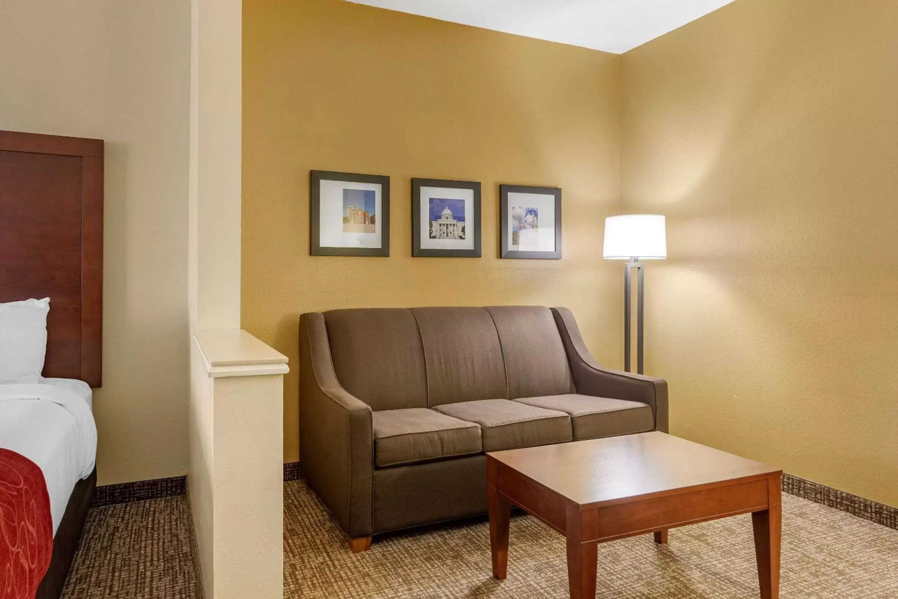 Photo of the whole room, Seating Area in Comfort Suites Montgomery East Monticello Dr.