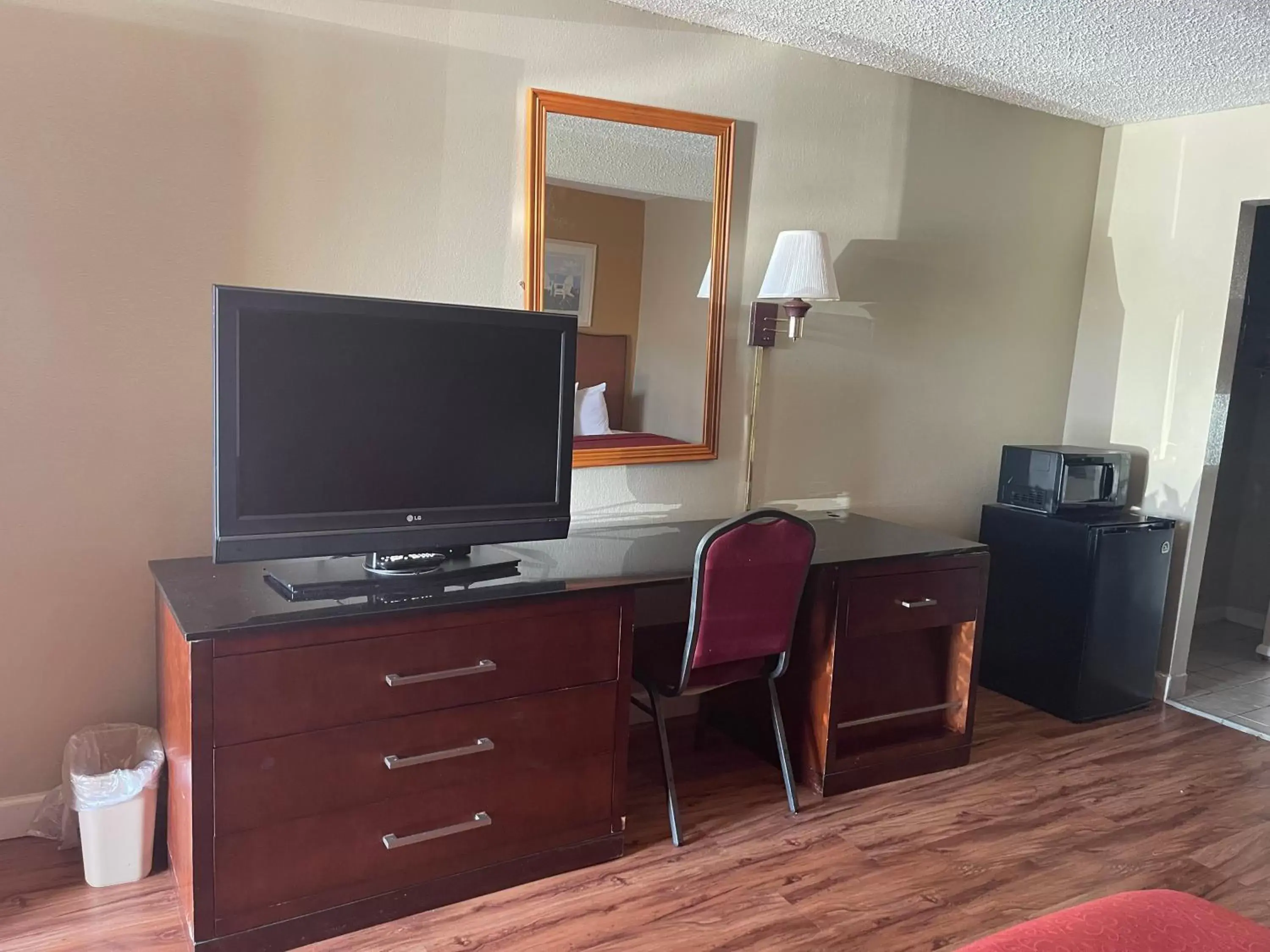 TV and multimedia, TV/Entertainment Center in Atlantic Shores Inn and Suites