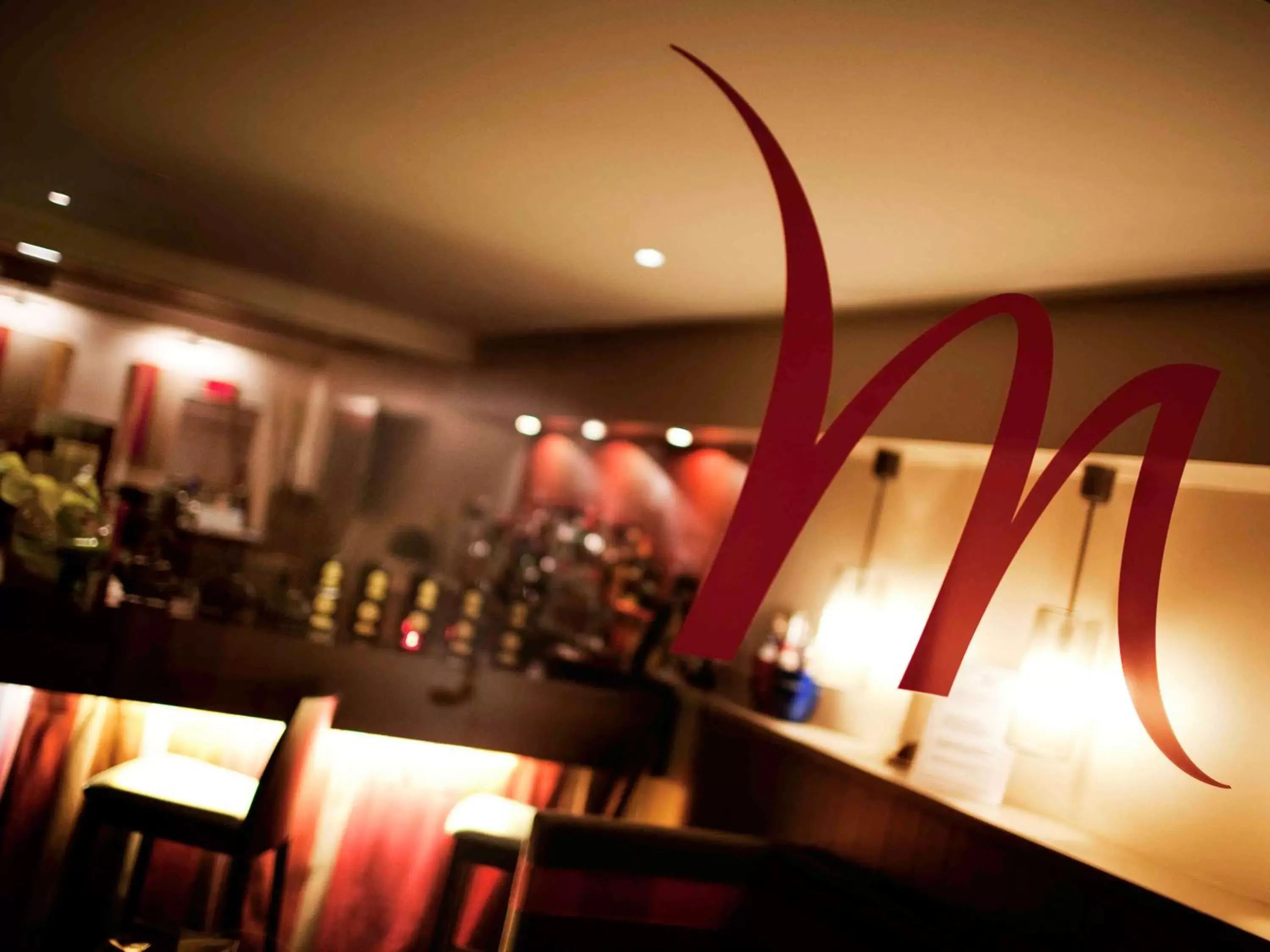 Lounge or bar, Restaurant/Places to Eat in Mercure Deauville Centre