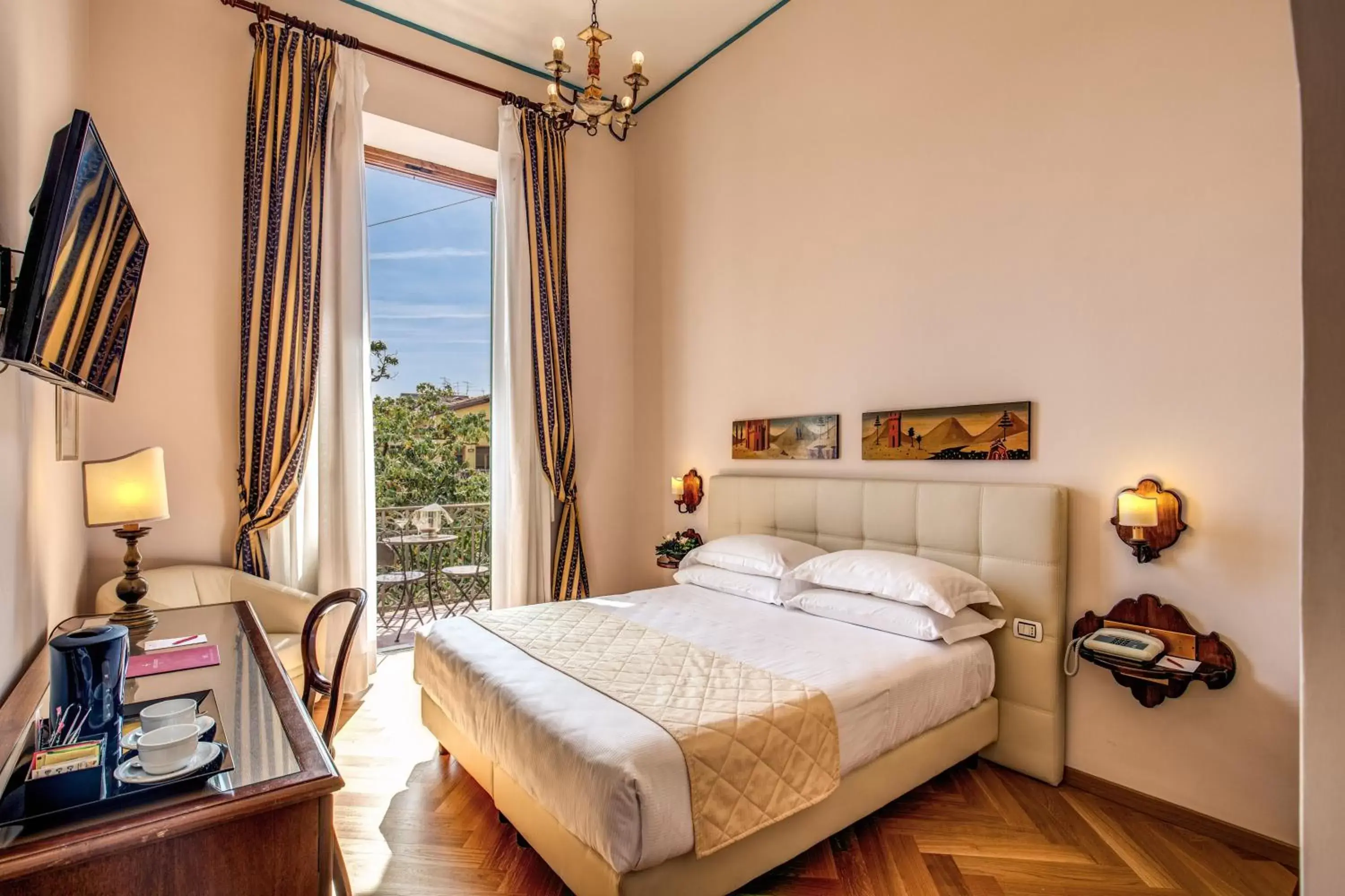 Photo of the whole room, Bed in Hotel Croce Di Malta