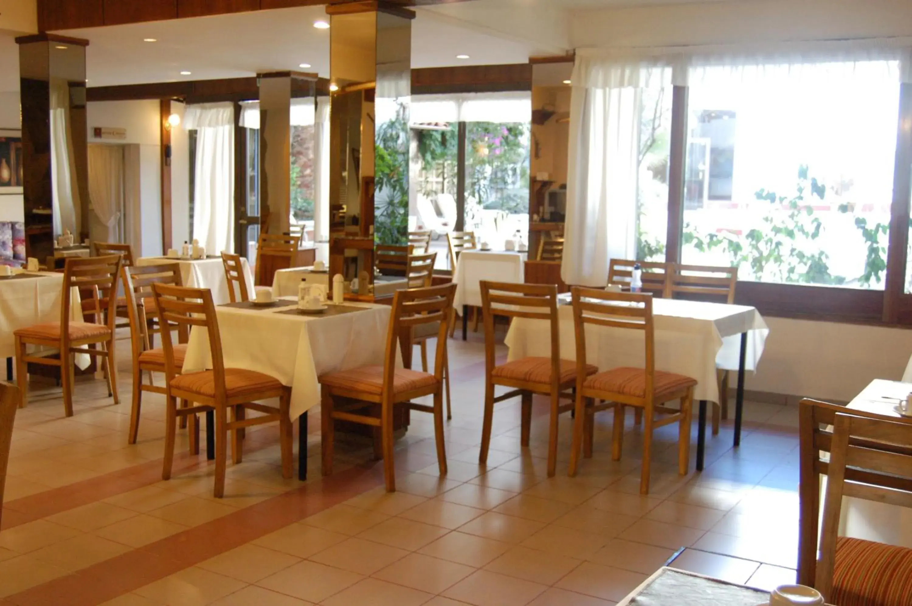 Day, Restaurant/Places to Eat in Hotel Carollo