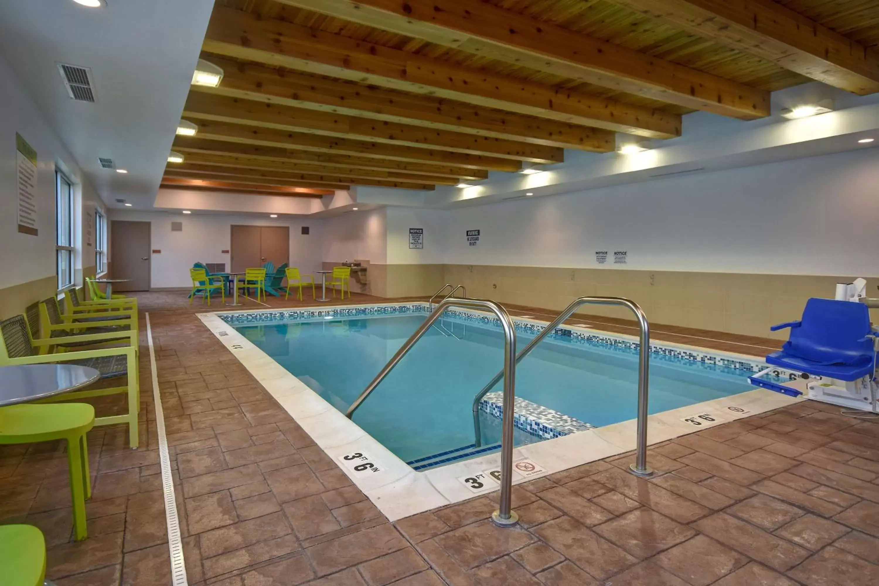 Pool view, Swimming Pool in Home2 Suites Eau Claire South, Wi