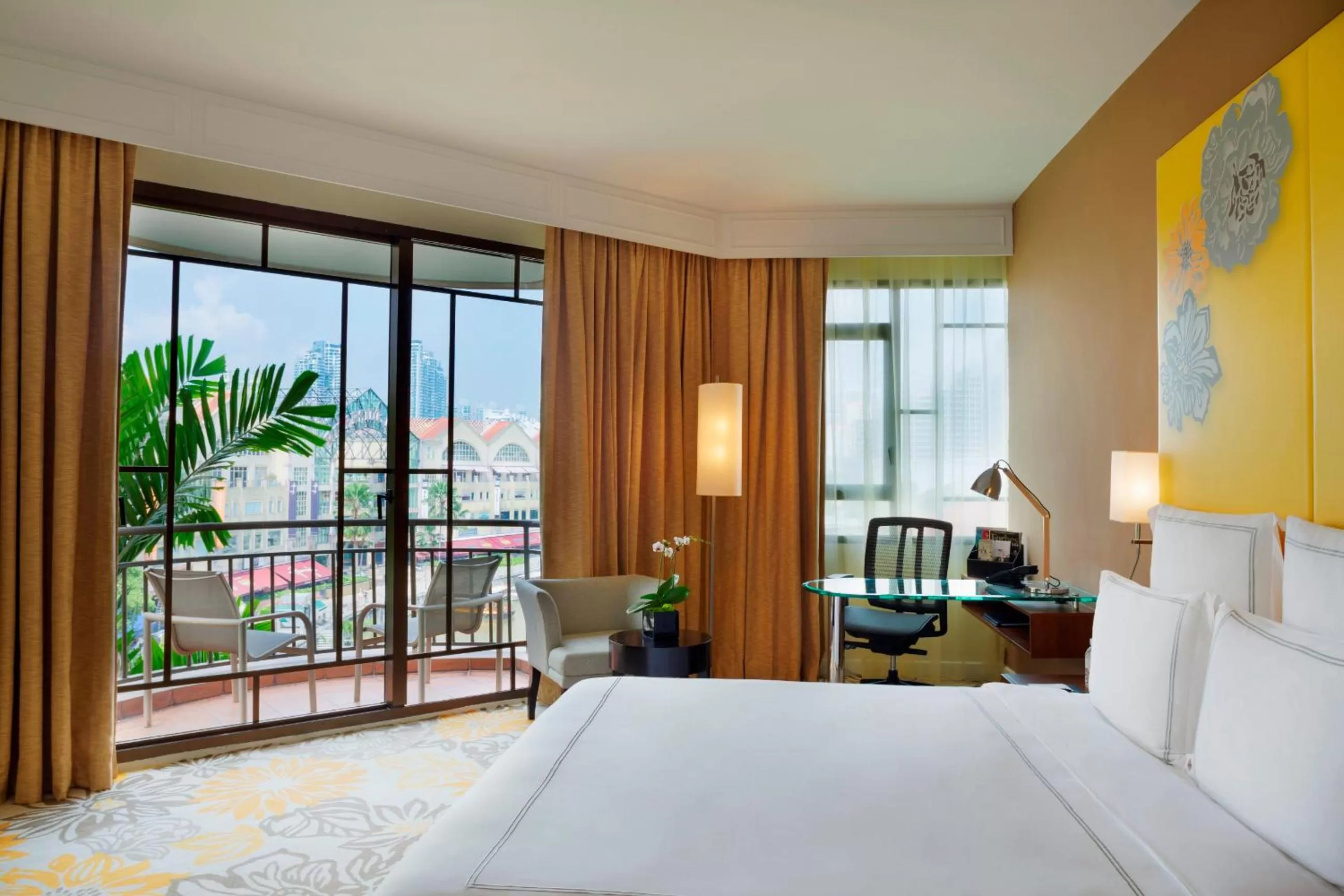 Balcony/Terrace, Bed in Paradox Singapore Merchant Court at Clarke Quay