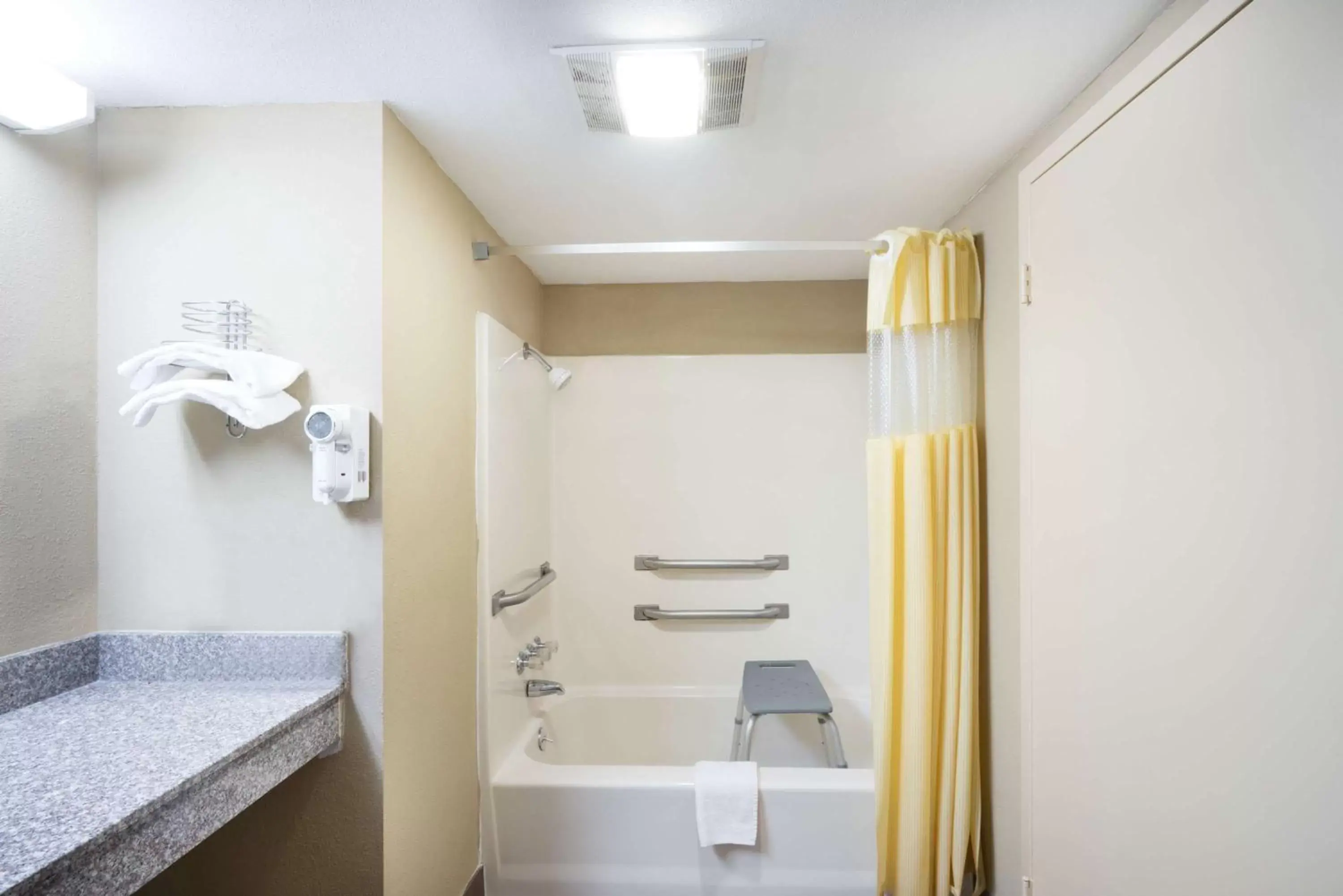 Photo of the whole room, Bathroom in Days Inn by Wyndham Hurricane Mills