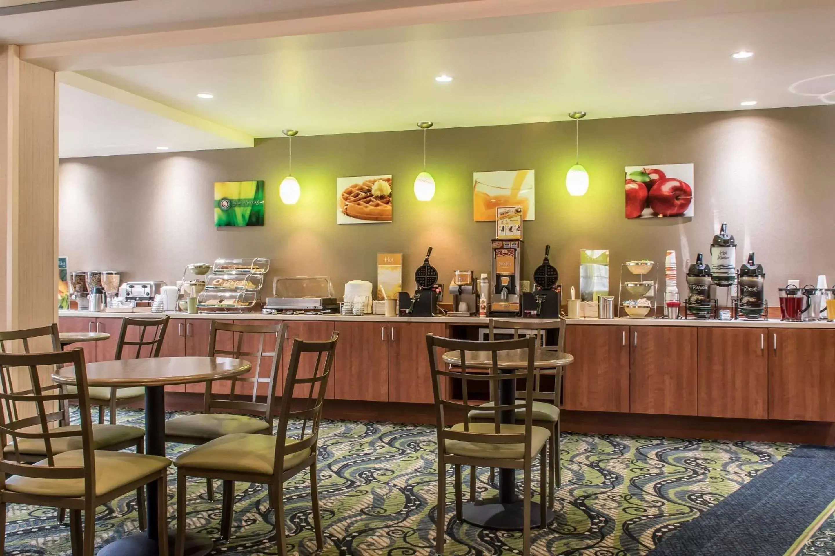 Restaurant/Places to Eat in Quality Inn Bedford