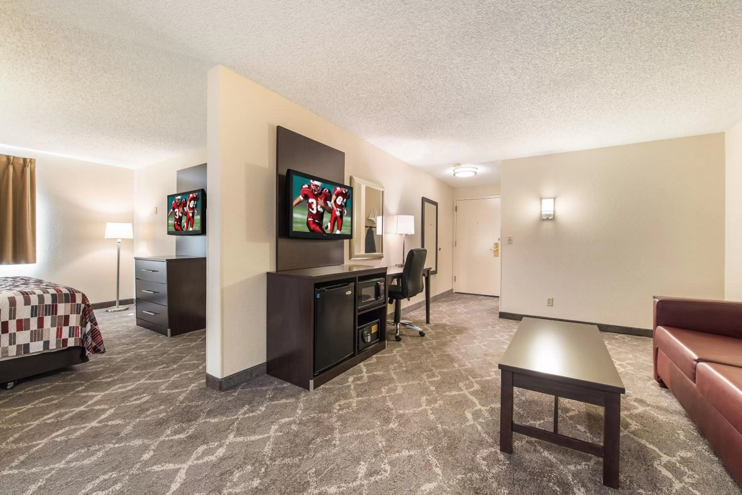 Photo of the whole room in Red Roof Inn Seattle Airport - SEATAC