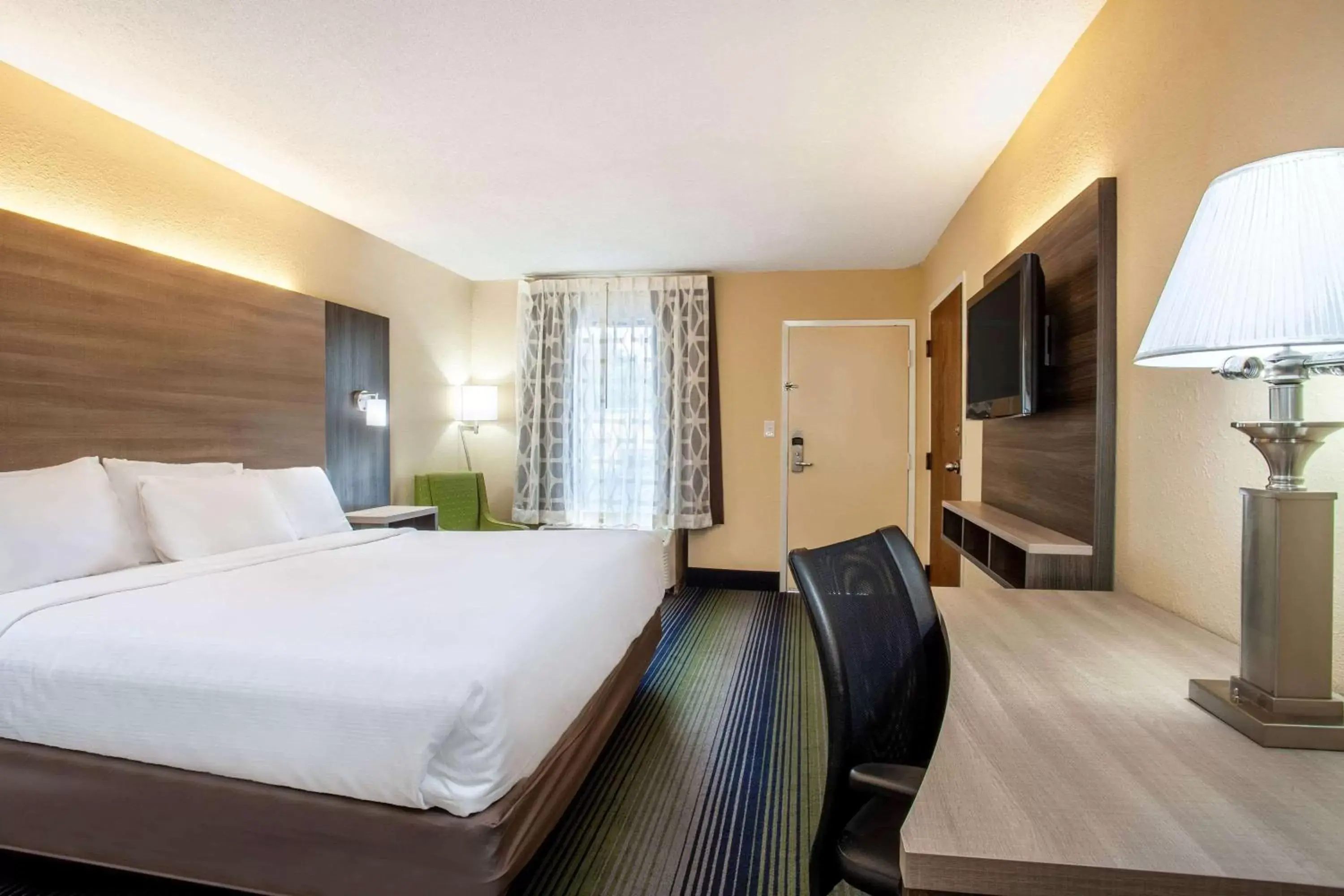 Photo of the whole room, Bed in Baymont by Wyndham McDonough Photo of the whole room, Bed in Baymont by Wyndham McDonough