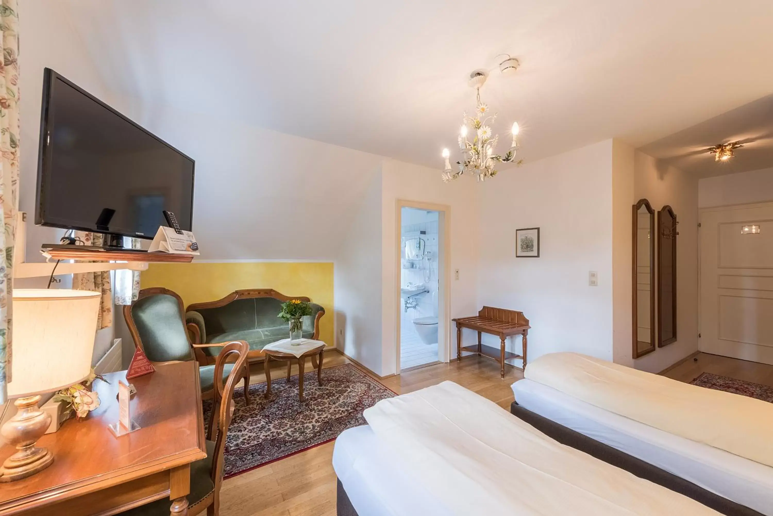 Twin Room in Hotel Gasthof Bräuwirth Twin Room in Hotel Gasthof Bräuwirth