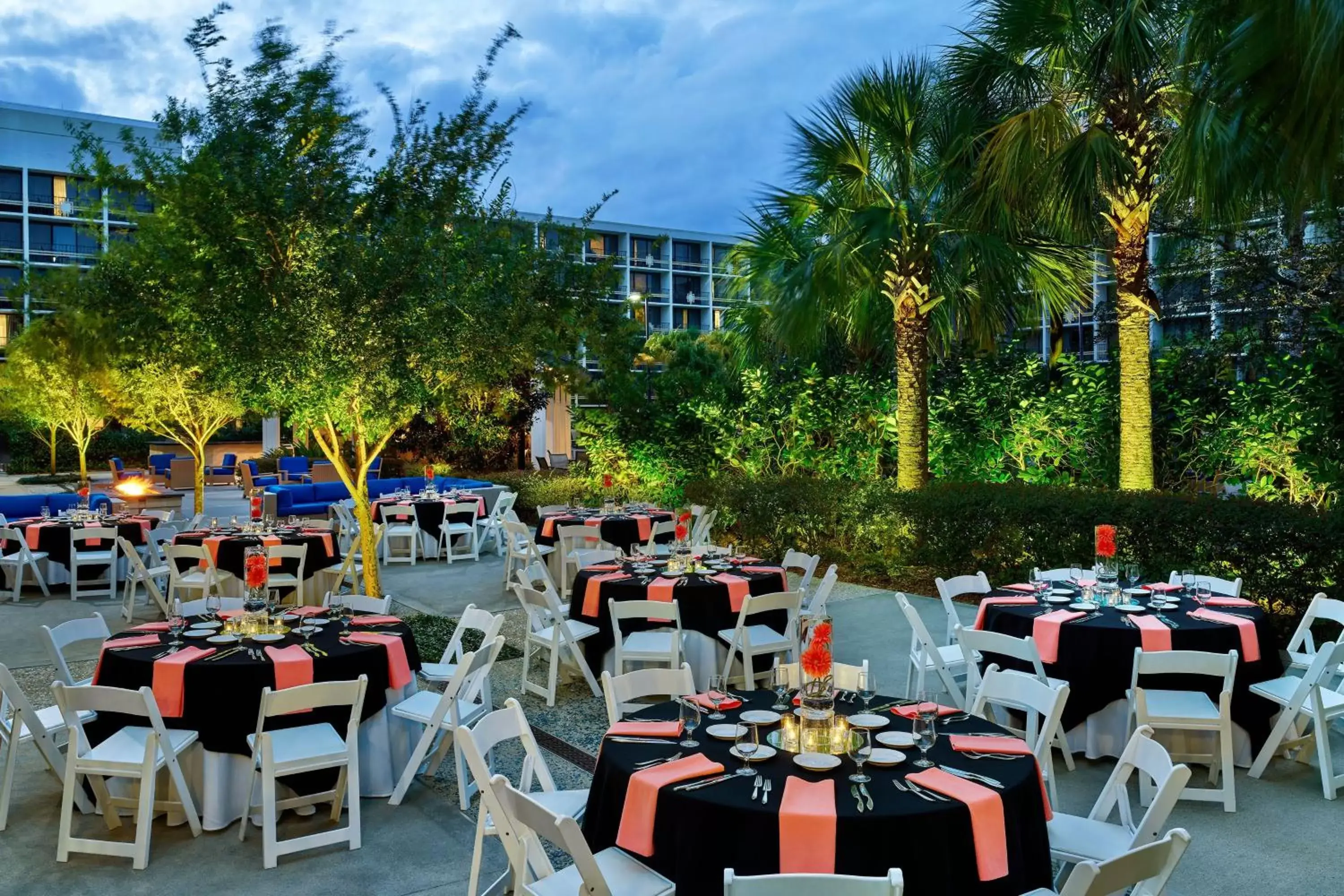 Swimming pool, Restaurant/Places to Eat in Sheraton Orlando Lake Buena Vista Resort