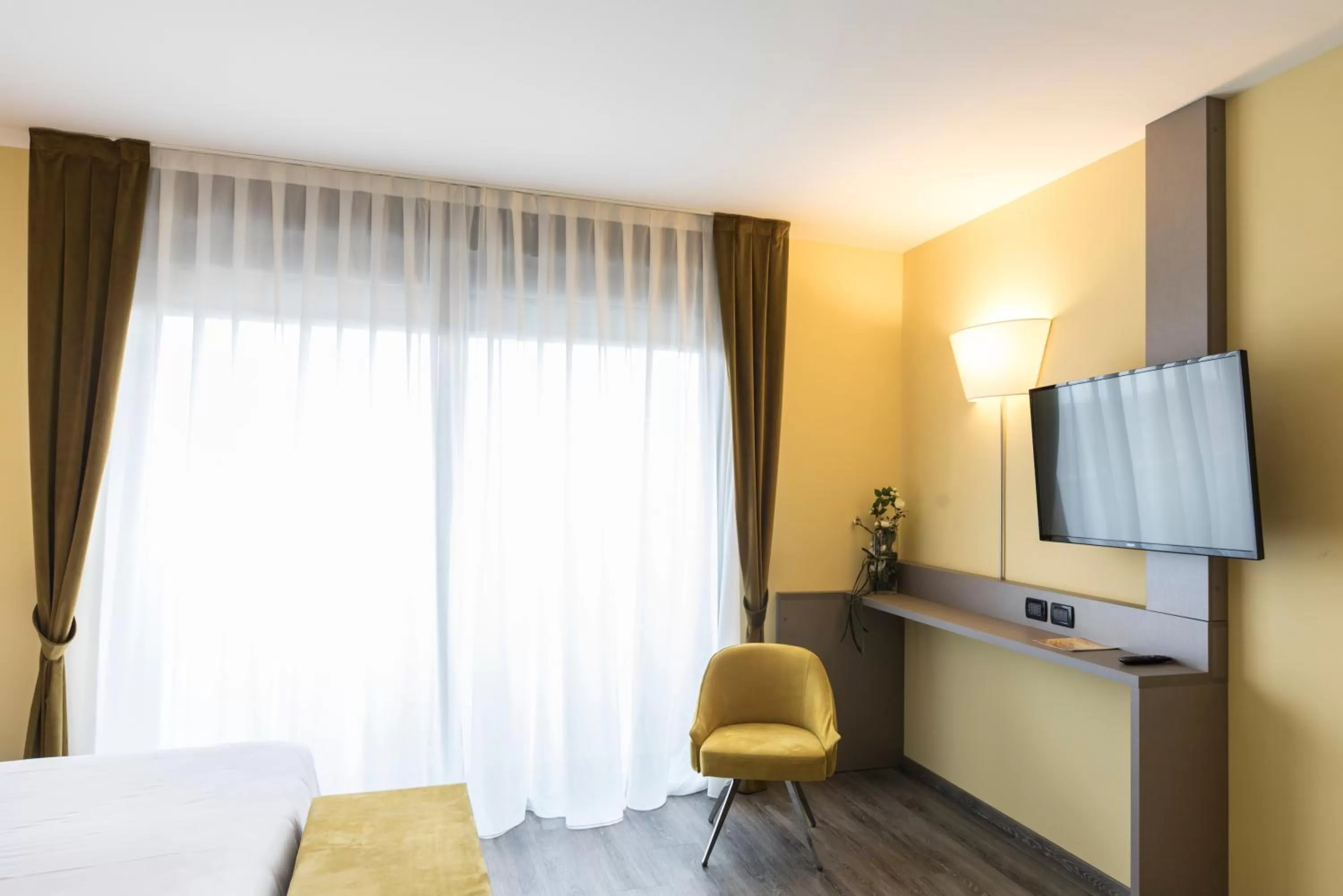 Photo of the whole room, Bed in Hotel Donatello Imola