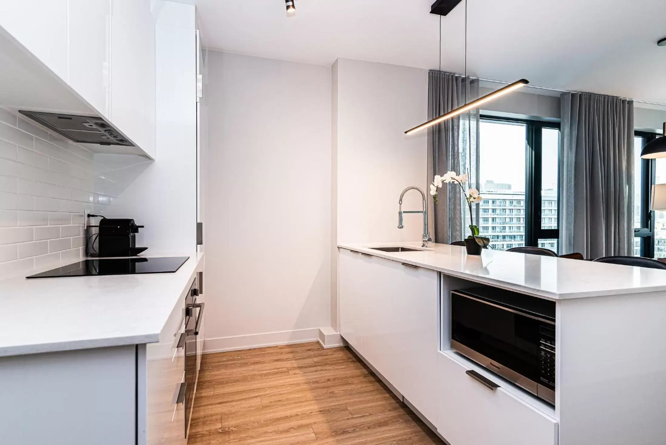 Kitchen or kitchenette, Kitchen/Kitchenette in WRFY Griffintown Apartment