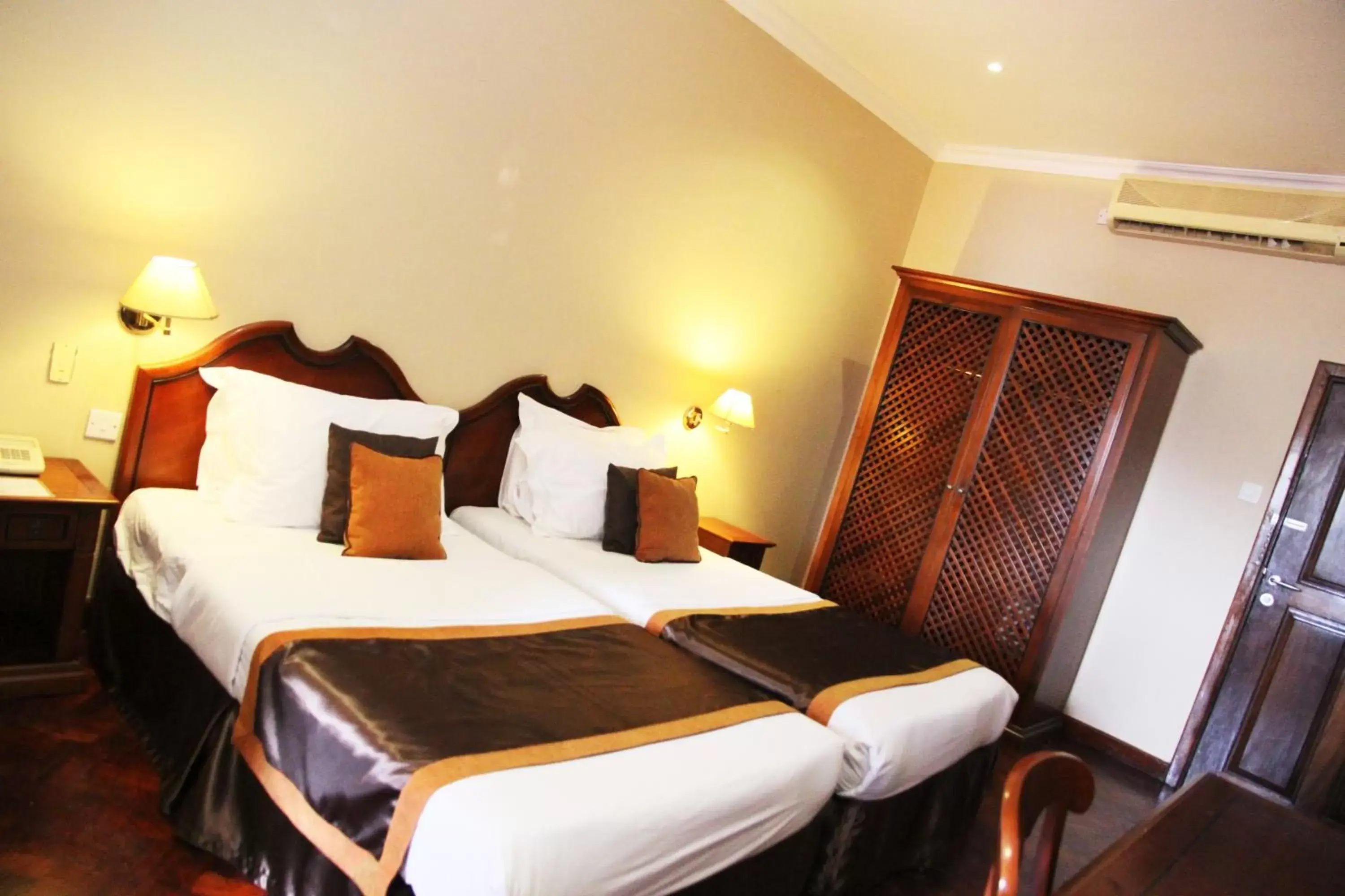 Bedroom, Bed in Speke Hotel