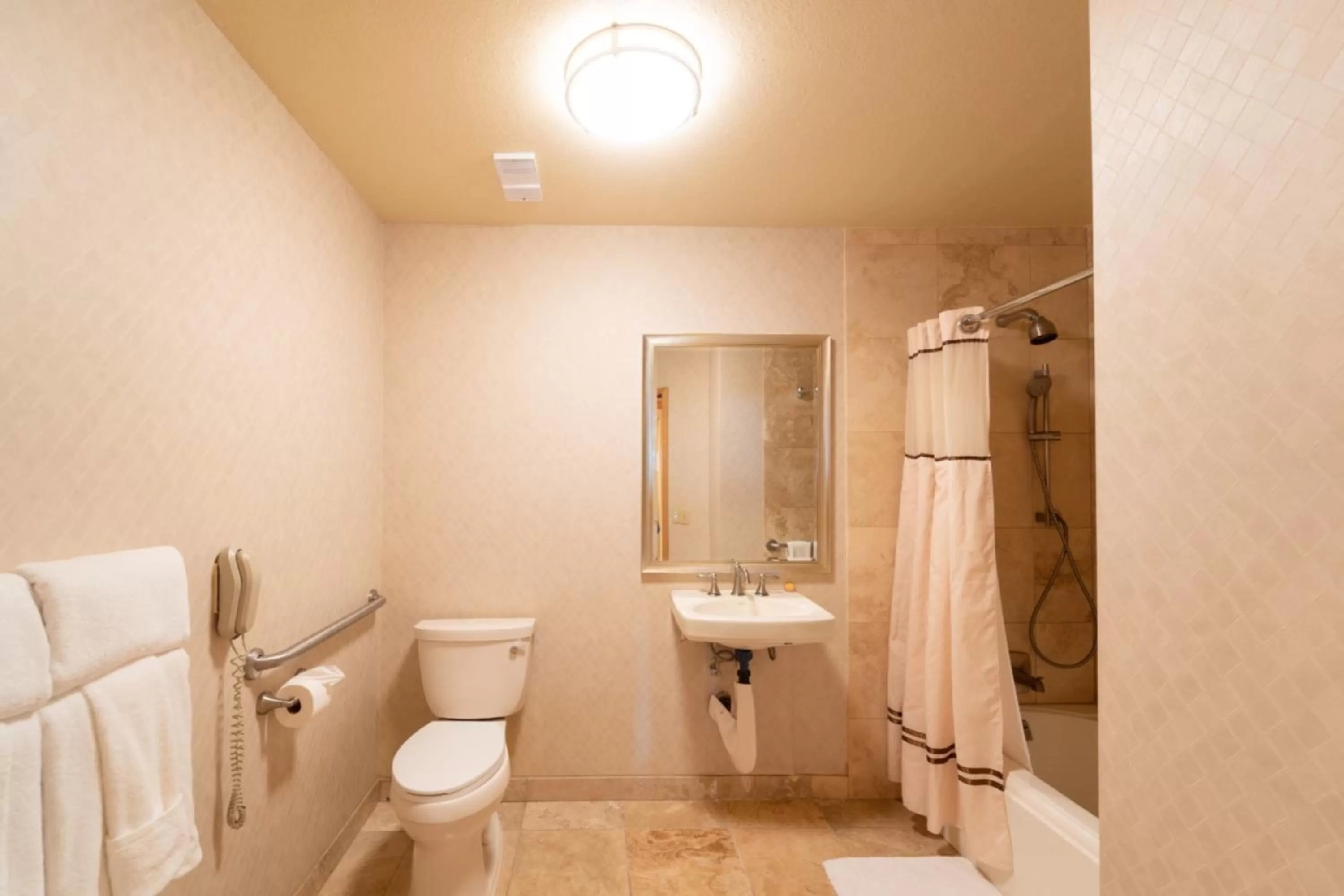 Bathroom in Pacific Terrace Hotel