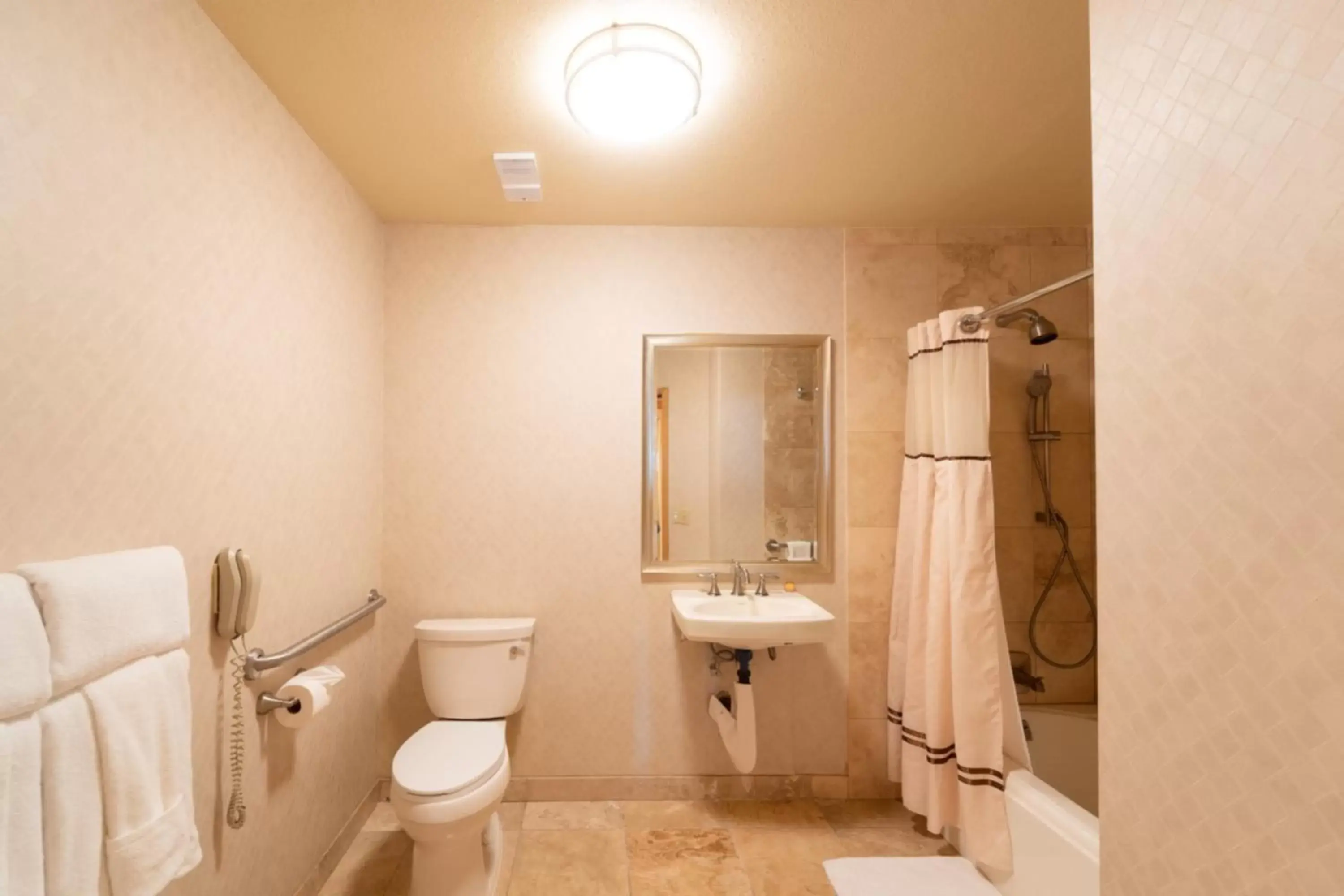 Bathroom in Pacific Terrace Hotel