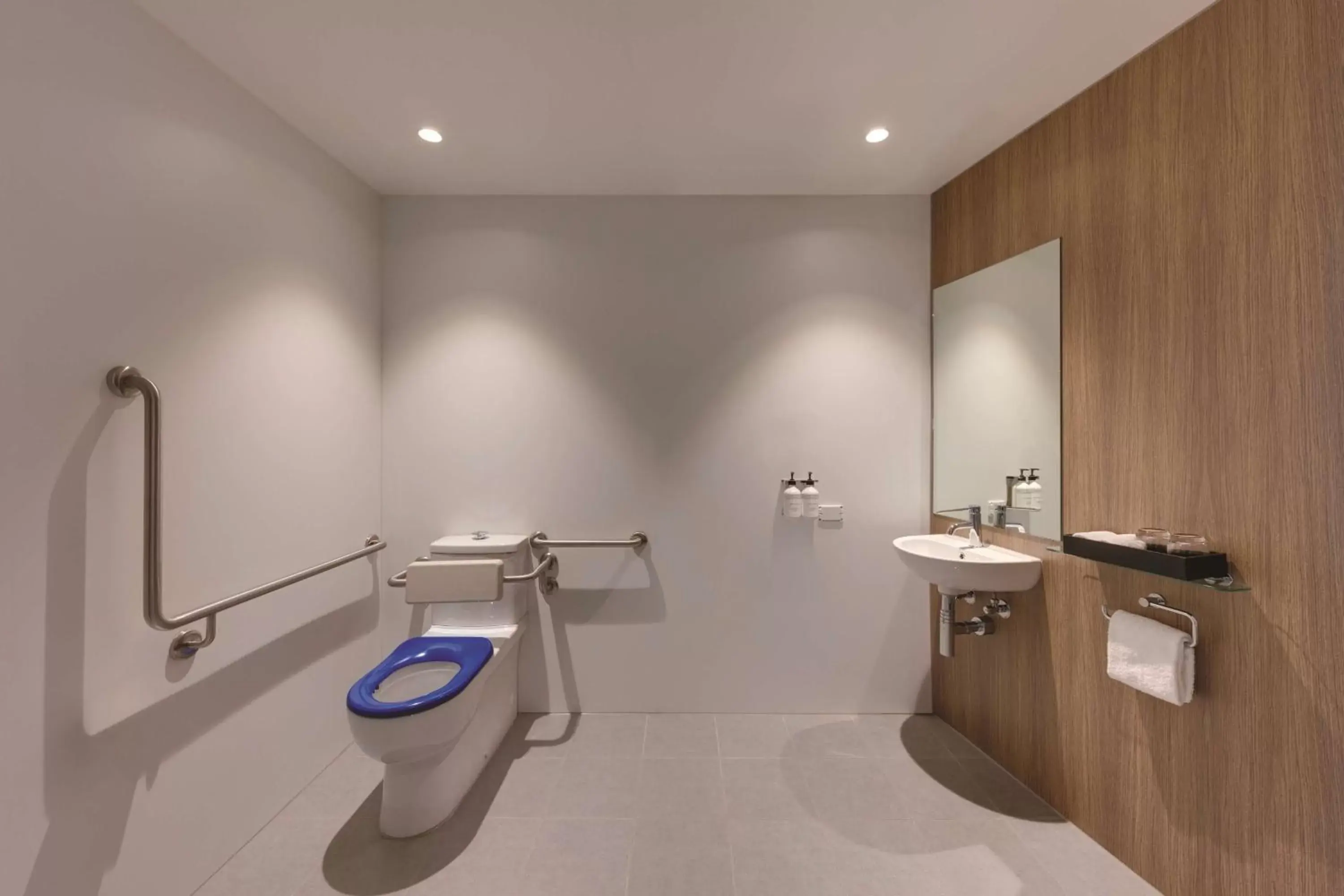Bedroom, Bathroom in Travelodge Hotel Hurstville Sydney