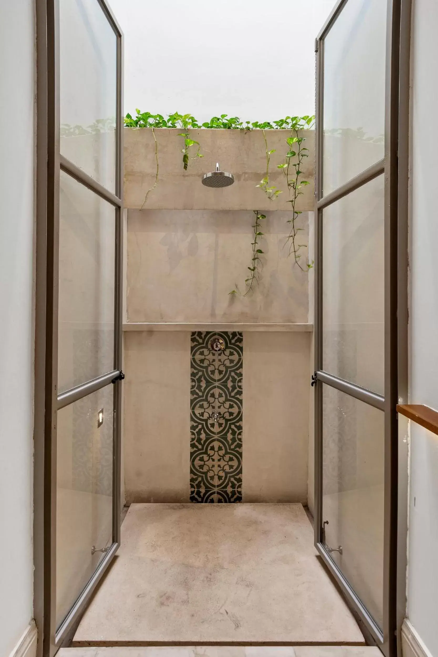 Shower, Balcony/Terrace in Villa Orquídea Boutique Hotel