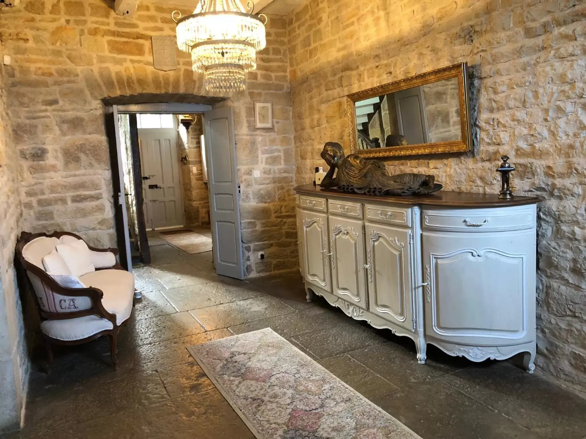 Facade/entrance, Kitchen/Kitchenette in Domaine de Monplaisir