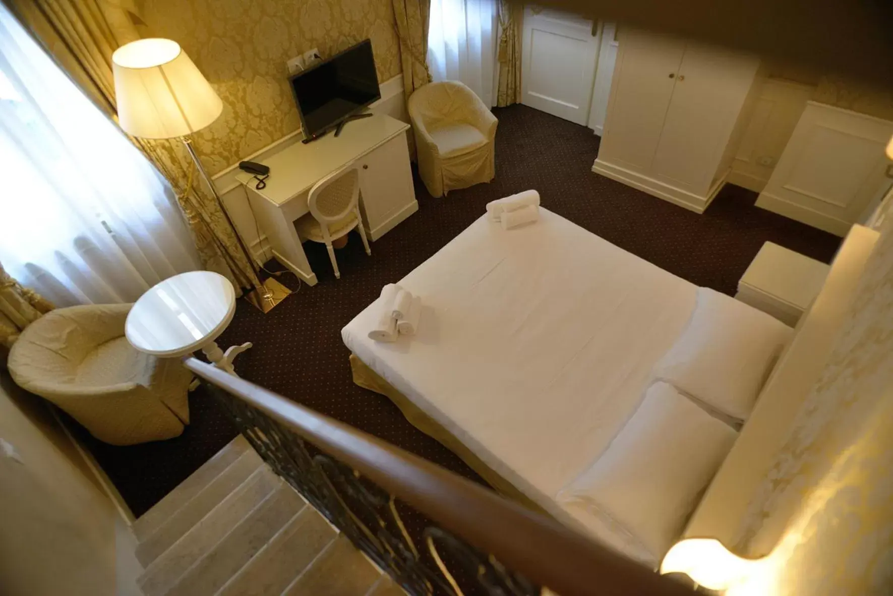 Bed, Bathroom in Corte Barozzi Venice Suites