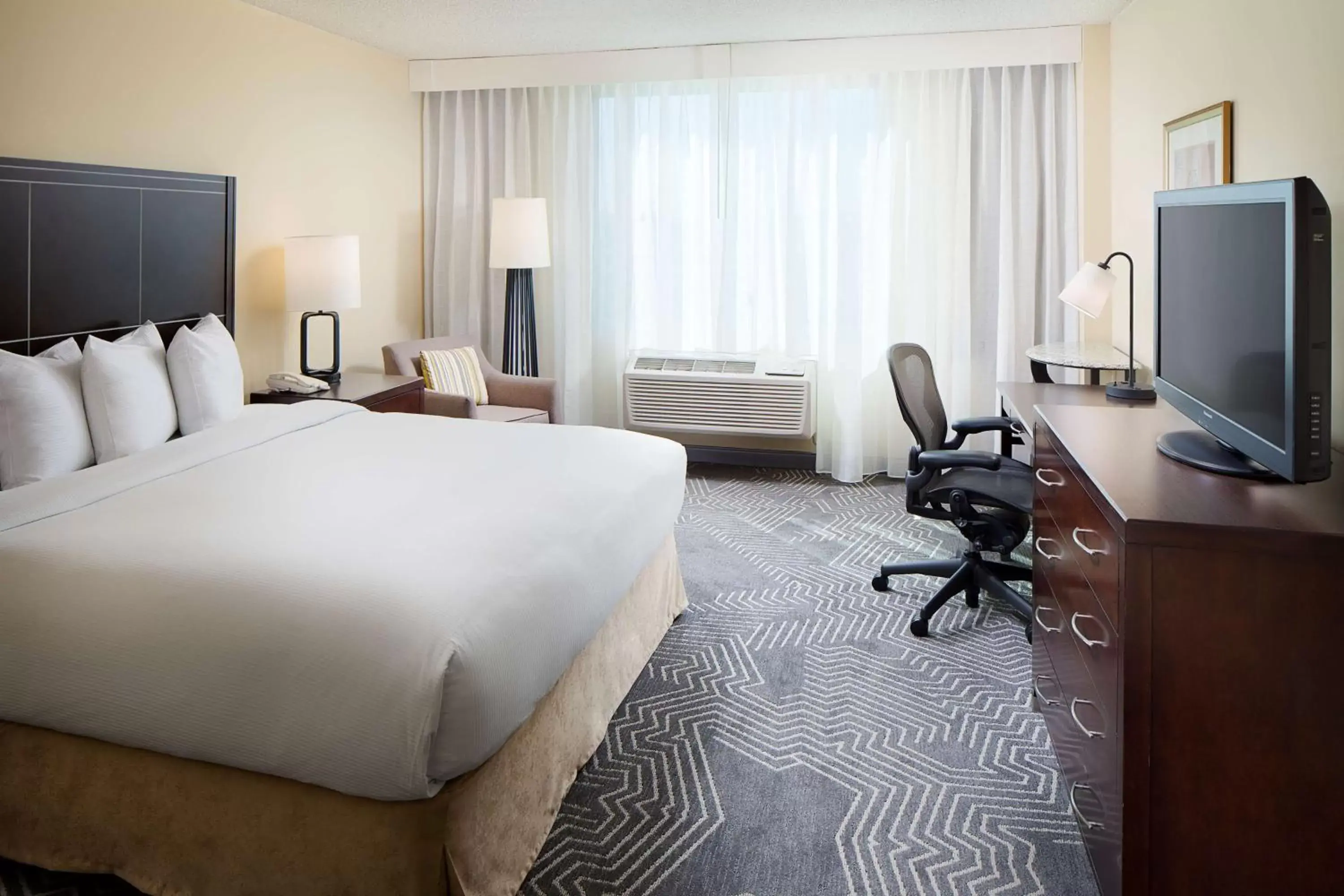 Bedroom, Bed in DoubleTree by Hilton Los Angeles/Commerce