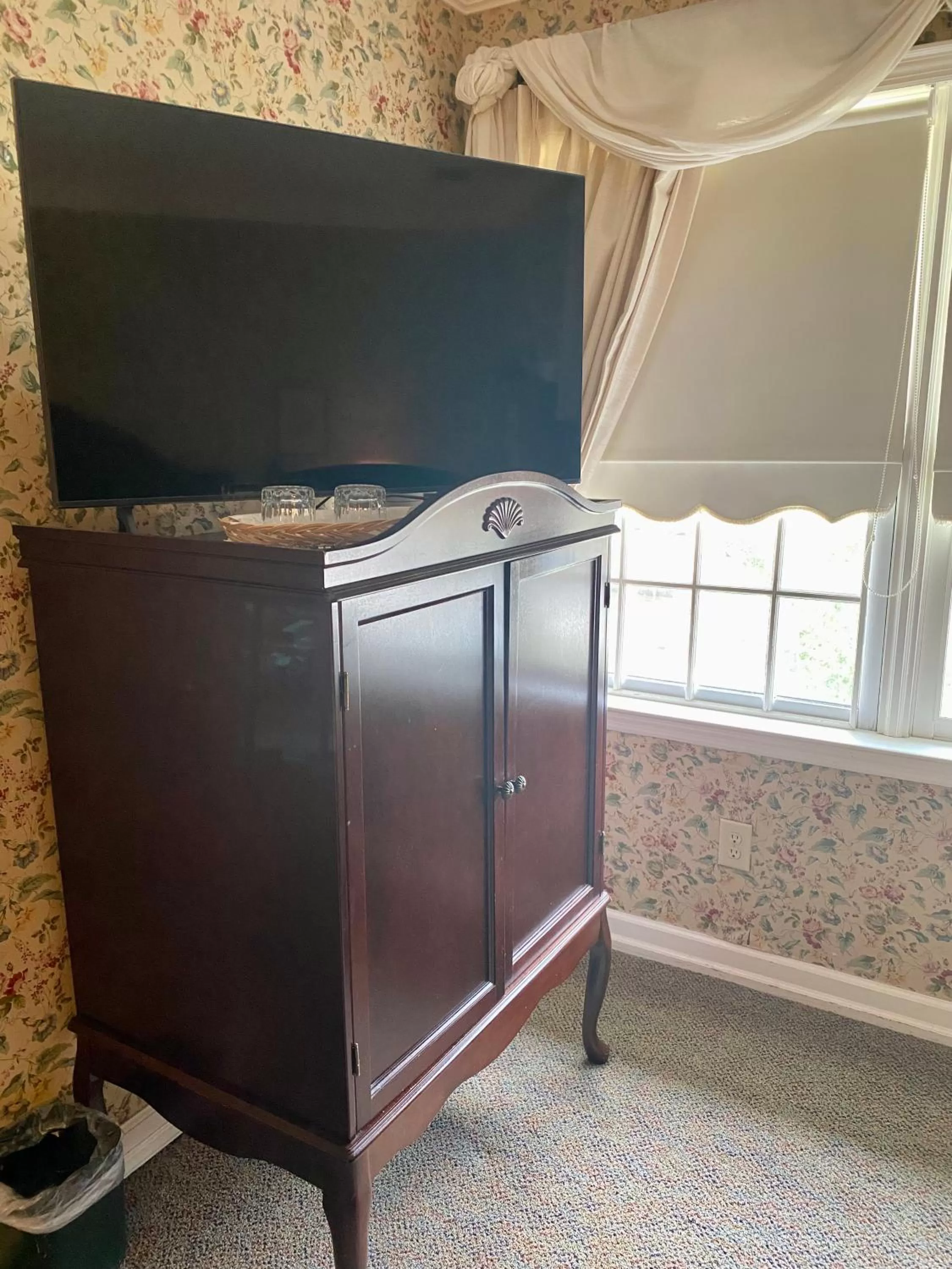 TV and multimedia, Bed in The Cypress Inn