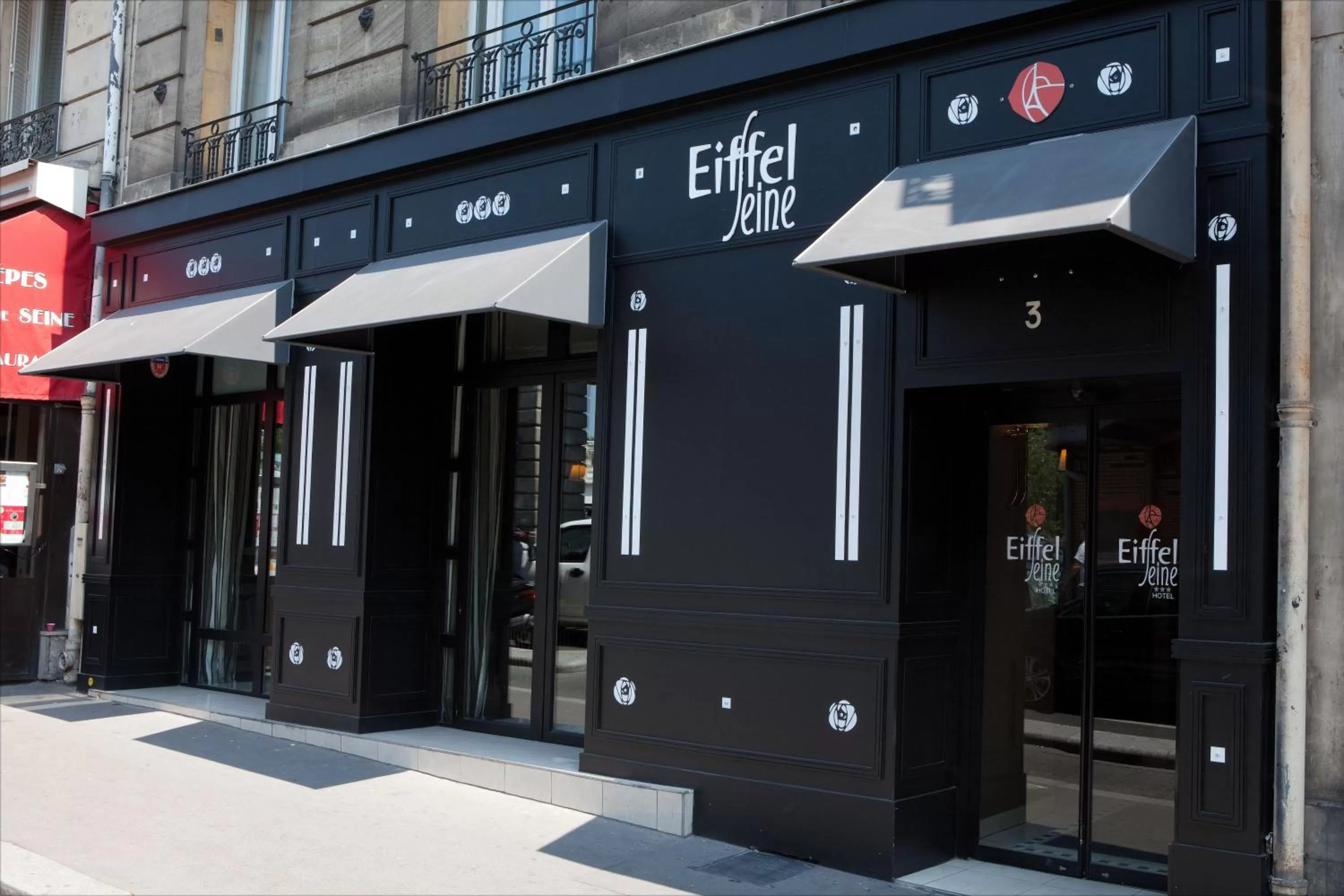 Facade/entrance in Hotel Eiffel Seine