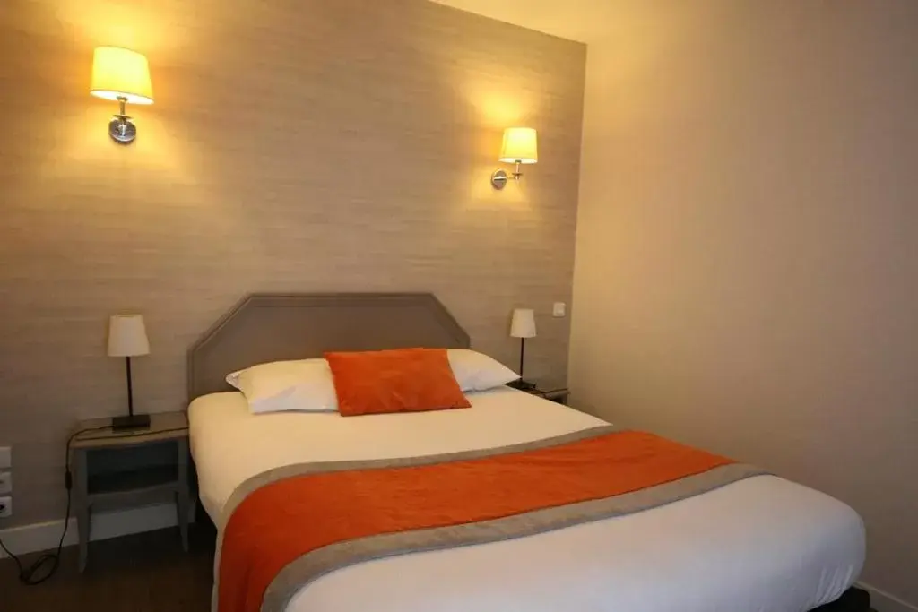 Bed in Hotel de la Gare Troyes Centre