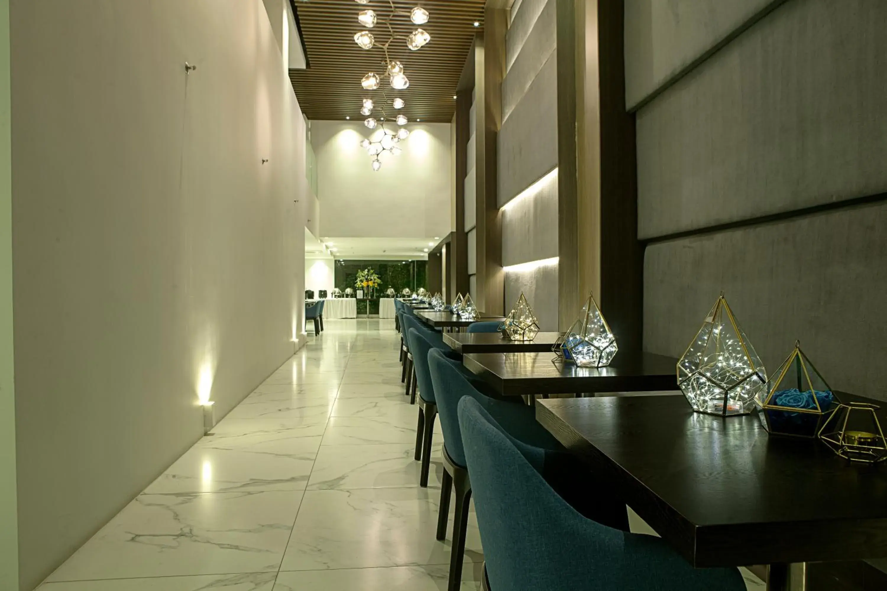 Restaurant/Places to Eat in Ramada Encore Makati