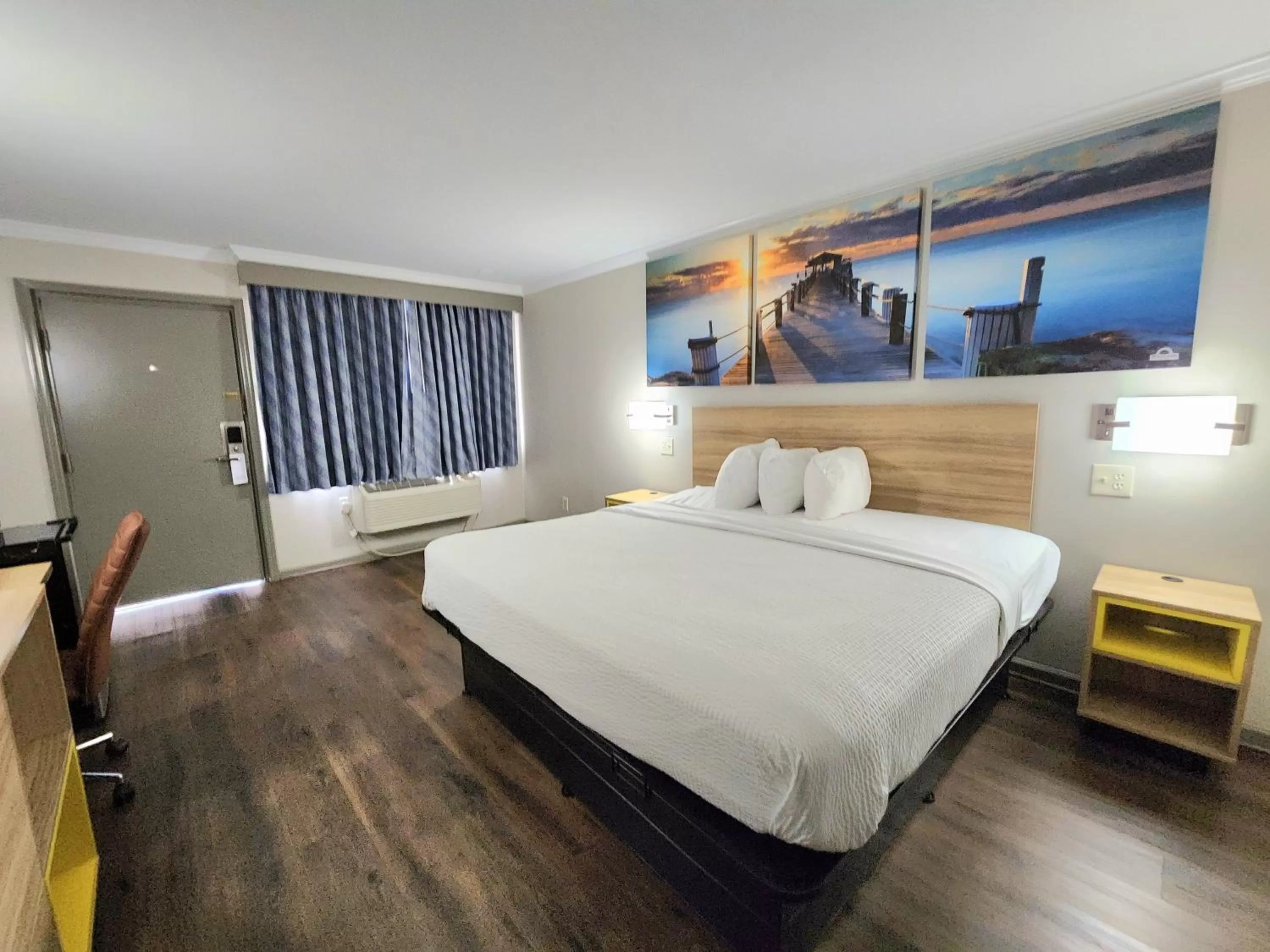 Bedroom, Bed in Days Inn by Wyndham Slidell