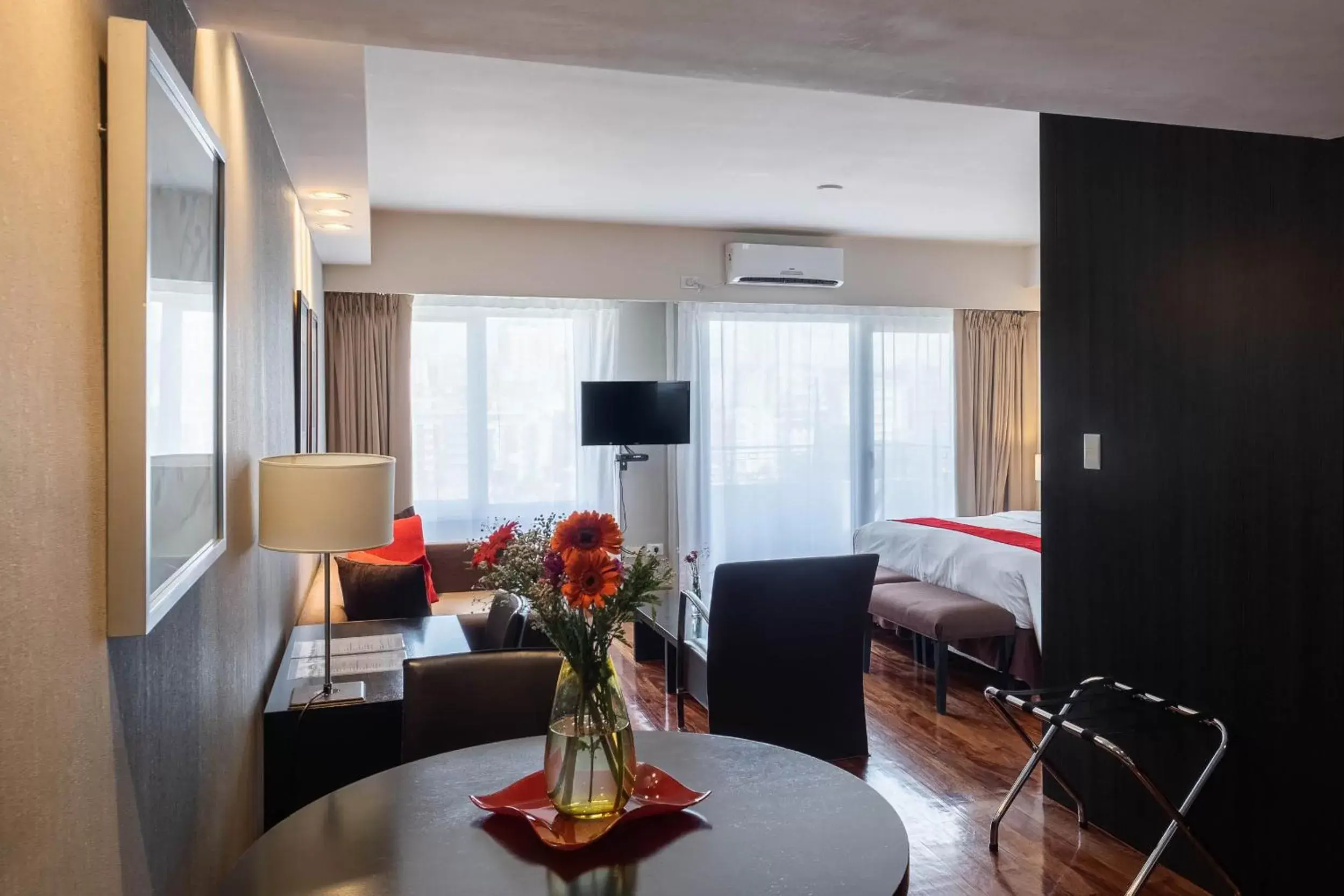 Living room, Seating Area in Urban Suites Recoleta Boutique Hotel