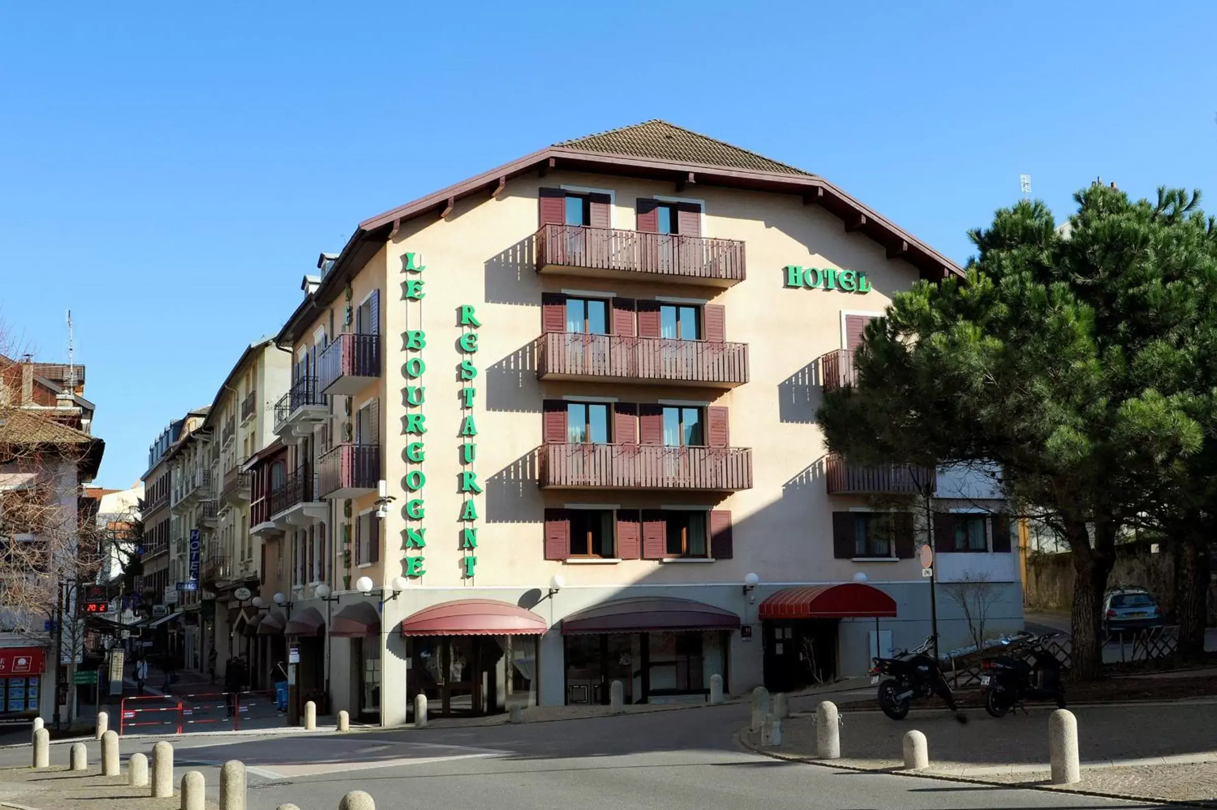 Facade/entrance, Property Building in Hotel Le Bourgogne