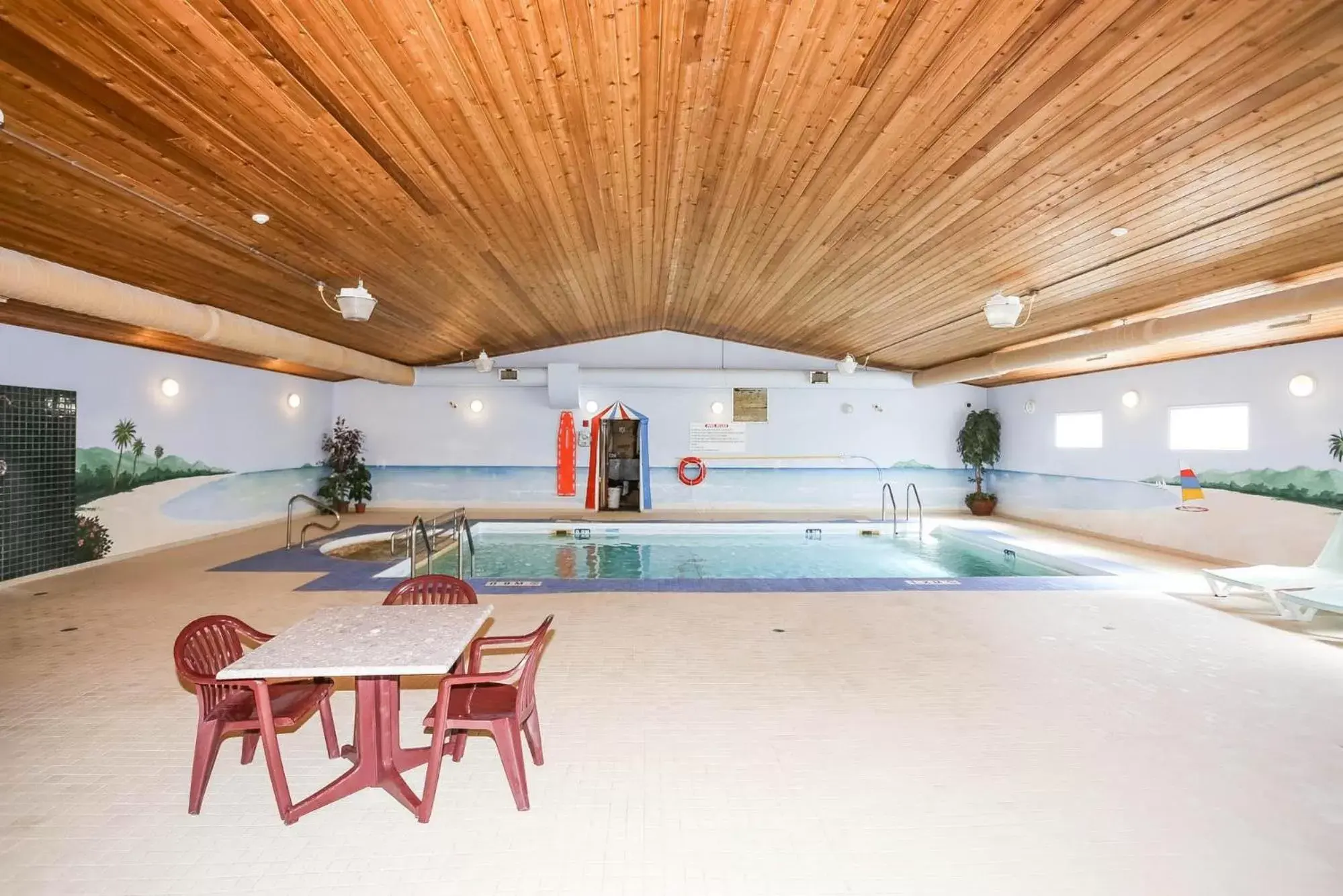 Swimming Pool in Altona Hotel