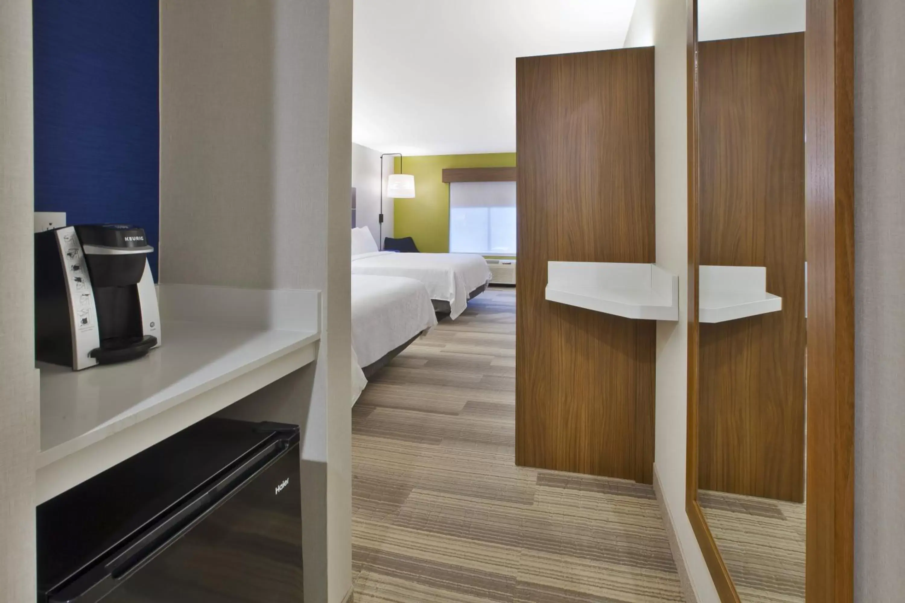 Queen Suite with Two Queen Beds in Holiday Inn Express Rochester-Victor by IHG Queen Suite with Two Queen Beds in Holiday Inn Express Rochester-Victor by IHG