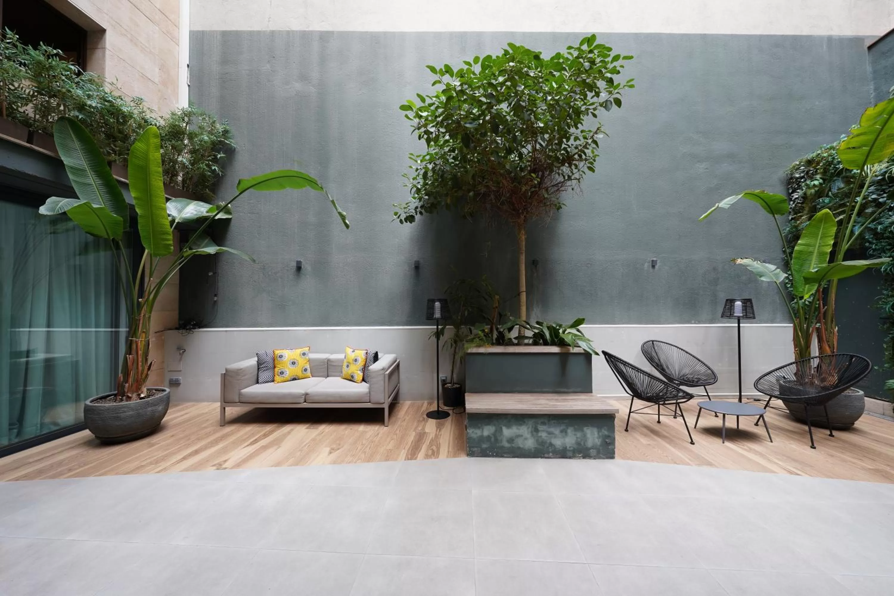 Garden in Numa Barcelona Brio