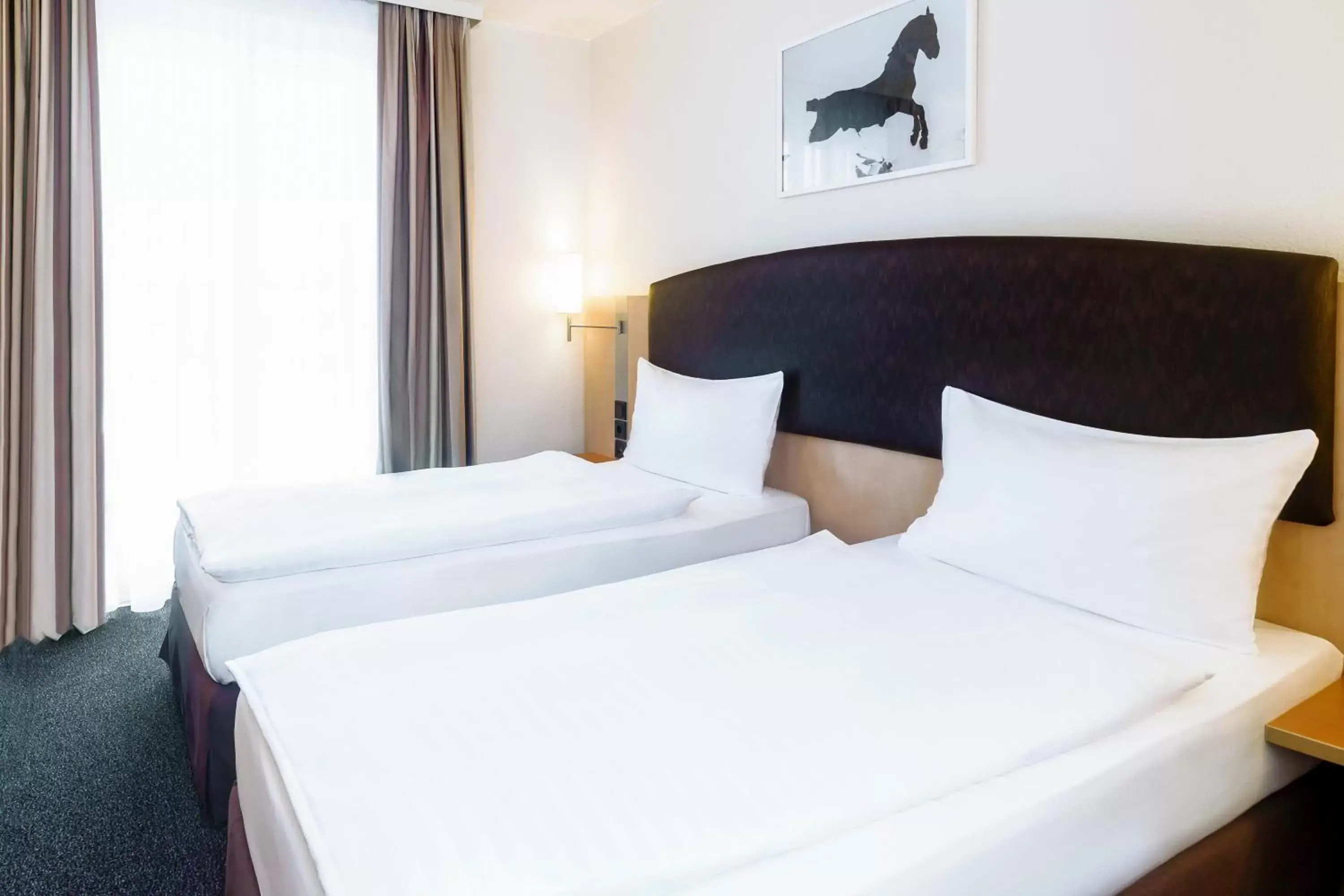 Bedroom, Bed in IntercityHotel Wien