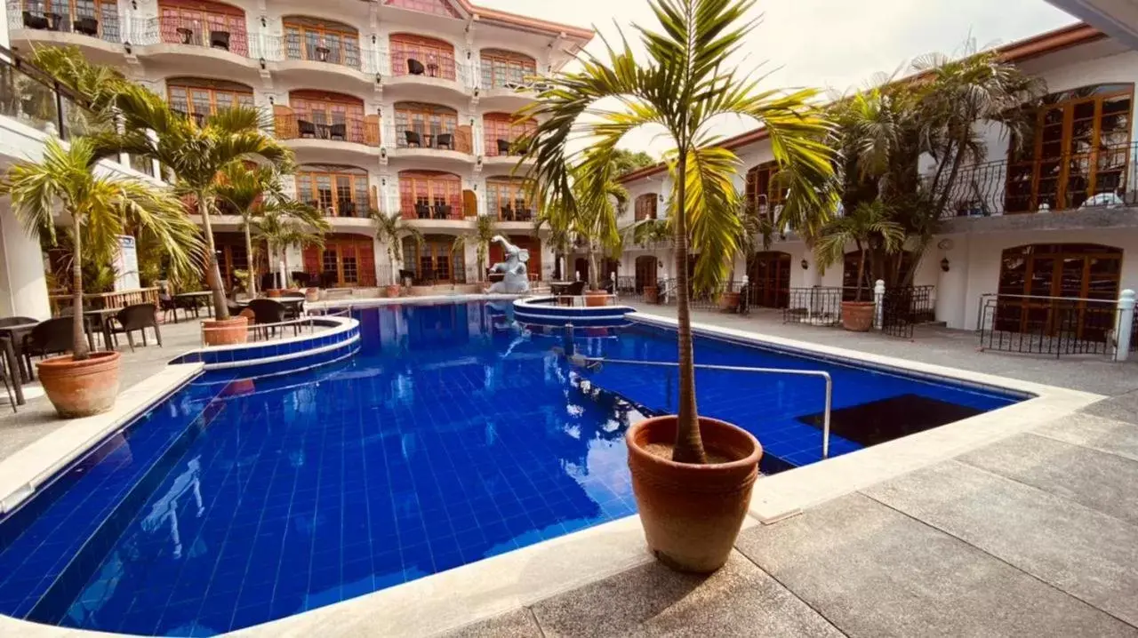 Swimming Pool in Clarkton Hotel Apartment