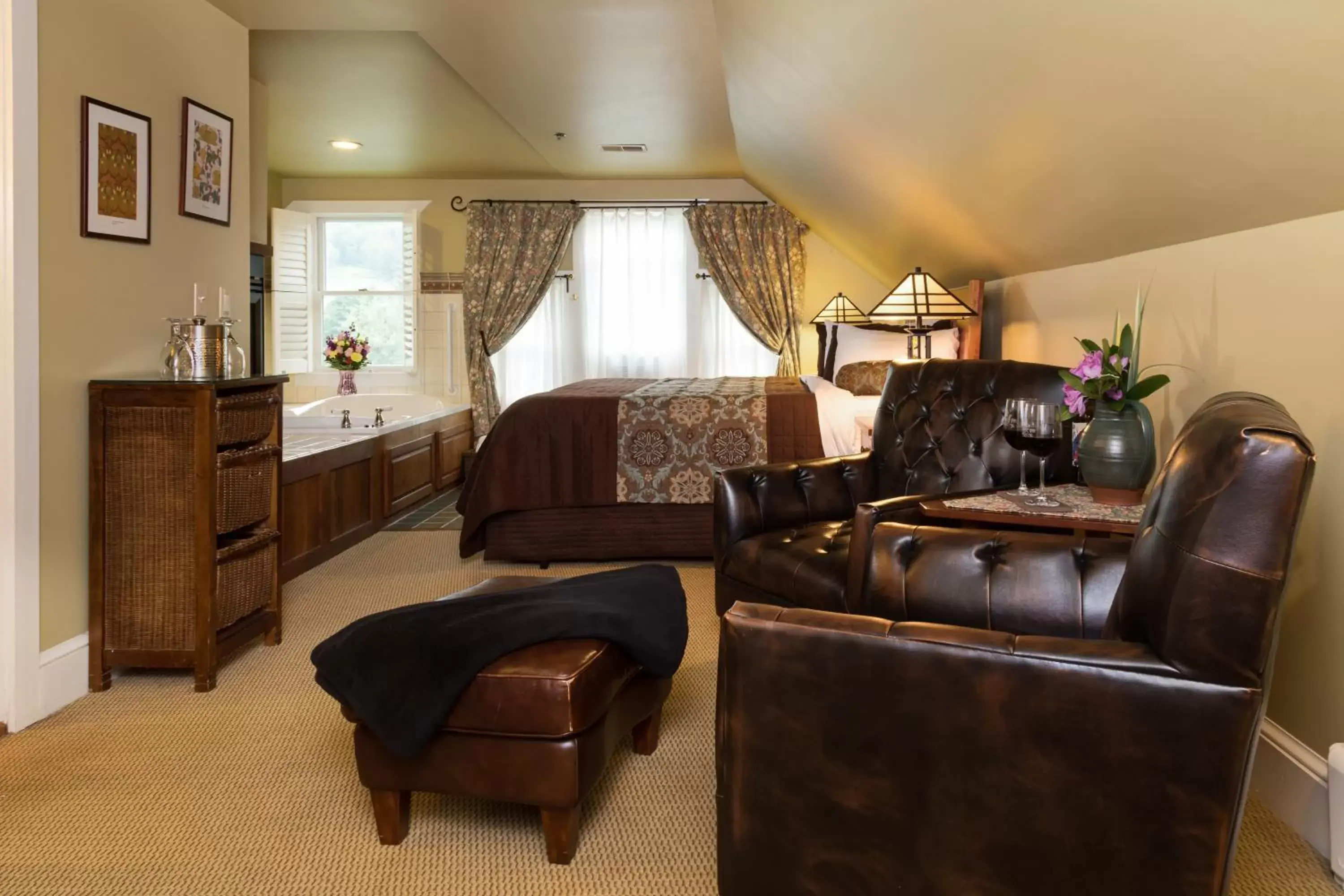 Seating Area in Lake Pointe Inn